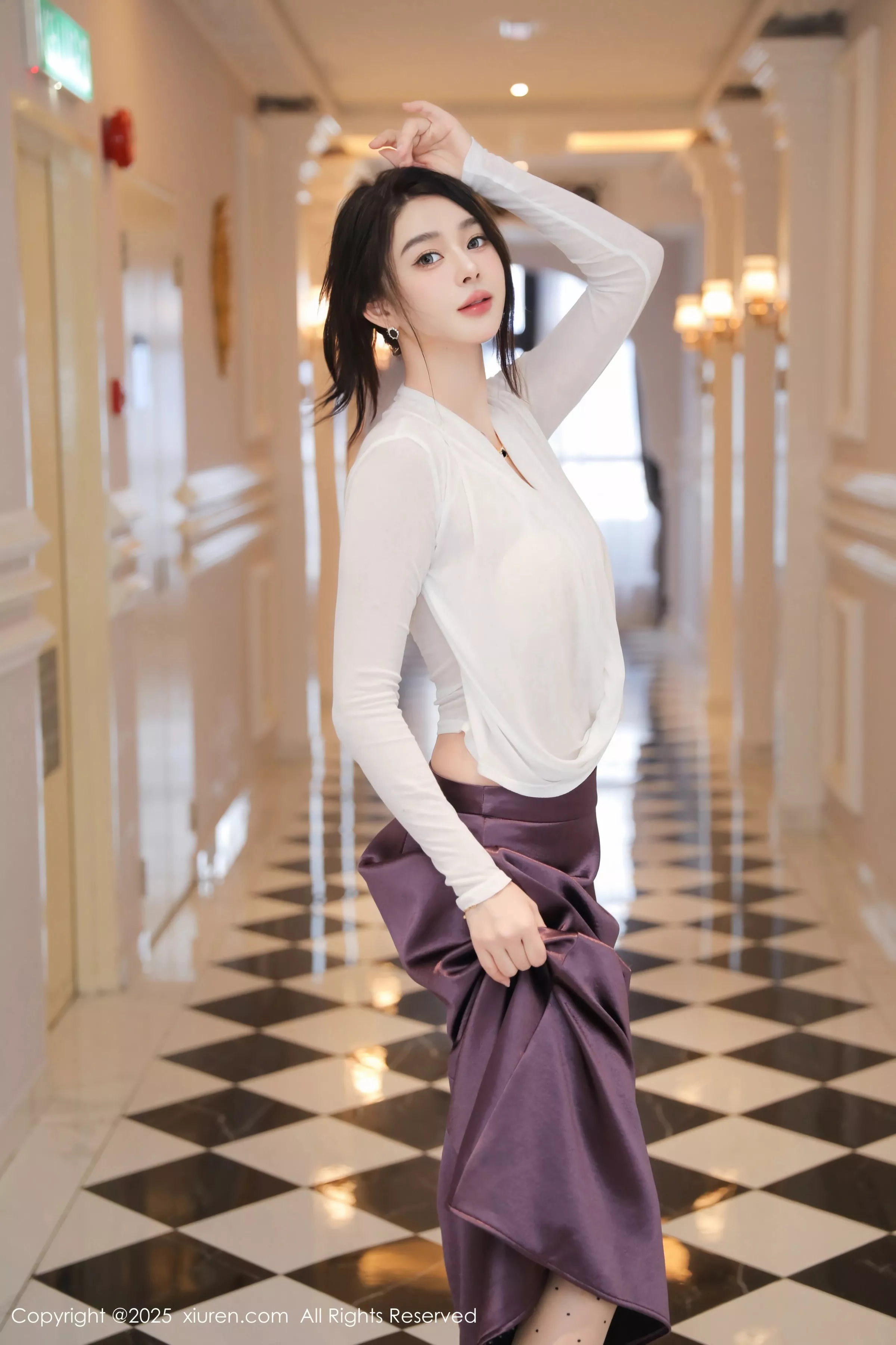 Candy糖糖白上衣配紫色长裙露肉丝吊袜秀丰腴身材绝美写真 第 11 张