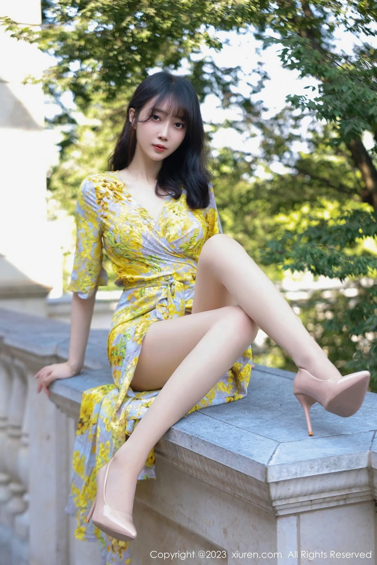 玥儿玥er性感黄色花纹长裙露粉色内衣配开档肉丝绝美写真 第 4 张