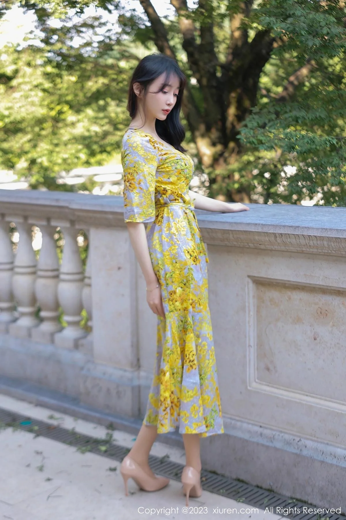 玥儿玥er性感黄色花纹长裙露粉色内衣配开档肉丝绝美写真 第 9 张
