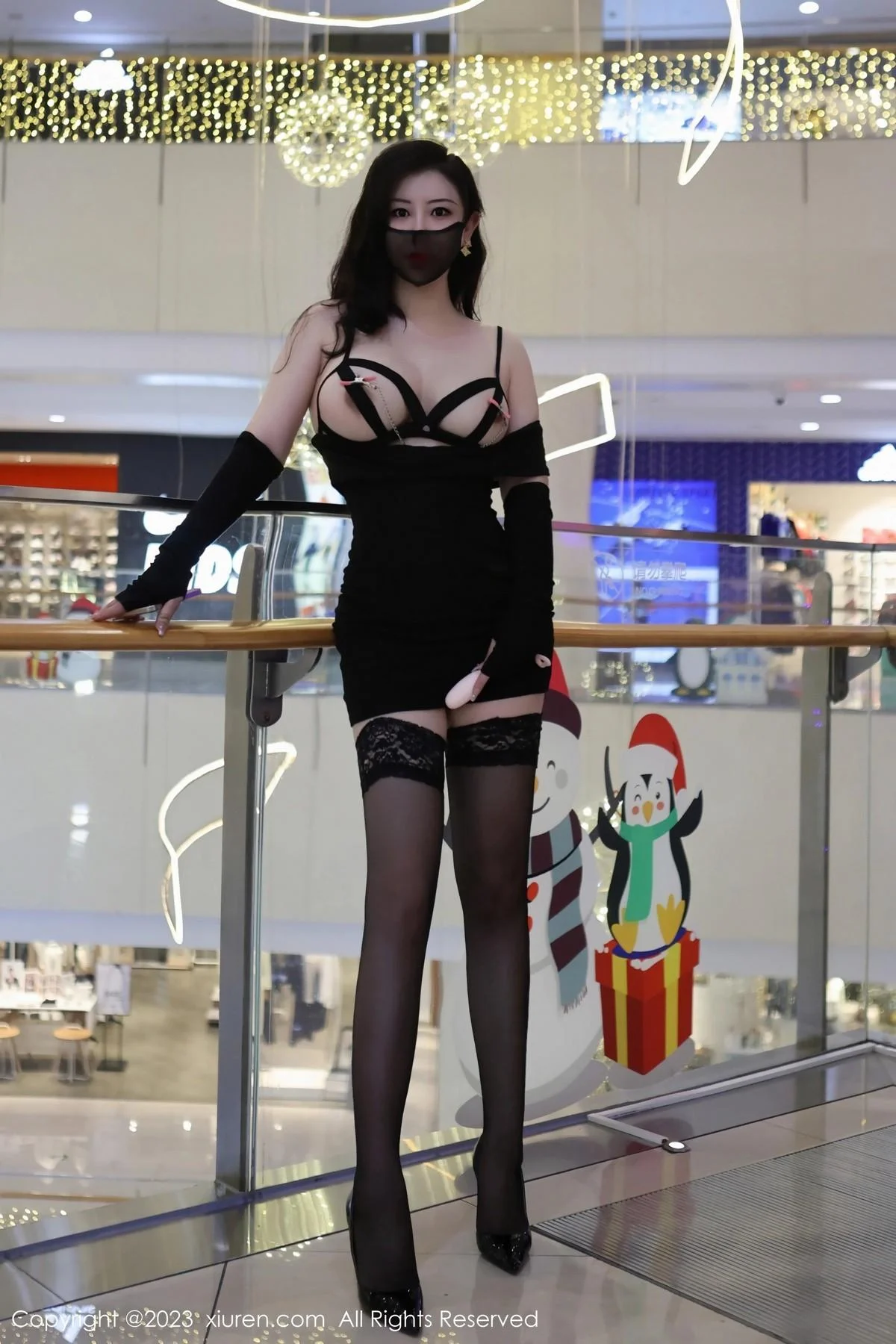 王婉悠Queen性感黑色情趣内衣配蕾丝袜秀惹火身材绝美写真 第 12 张