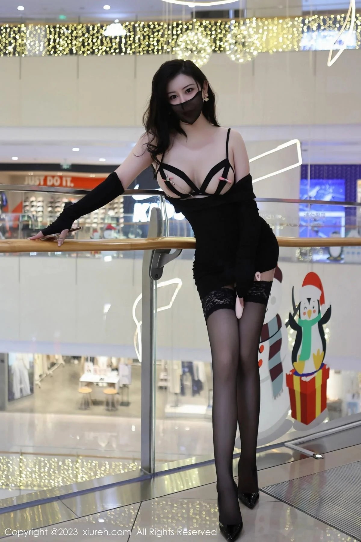 王婉悠Queen性感黑色情趣内衣配蕾丝袜秀惹火身材绝美写真 第 13 张