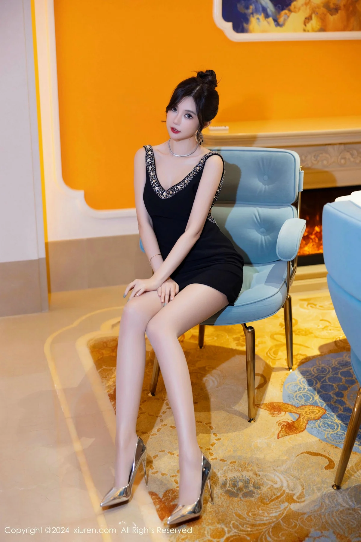 绮里嘉ula性感黑色连衣短裙配超薄肉丝秀曼妙身姿绝美写真 第 12 张