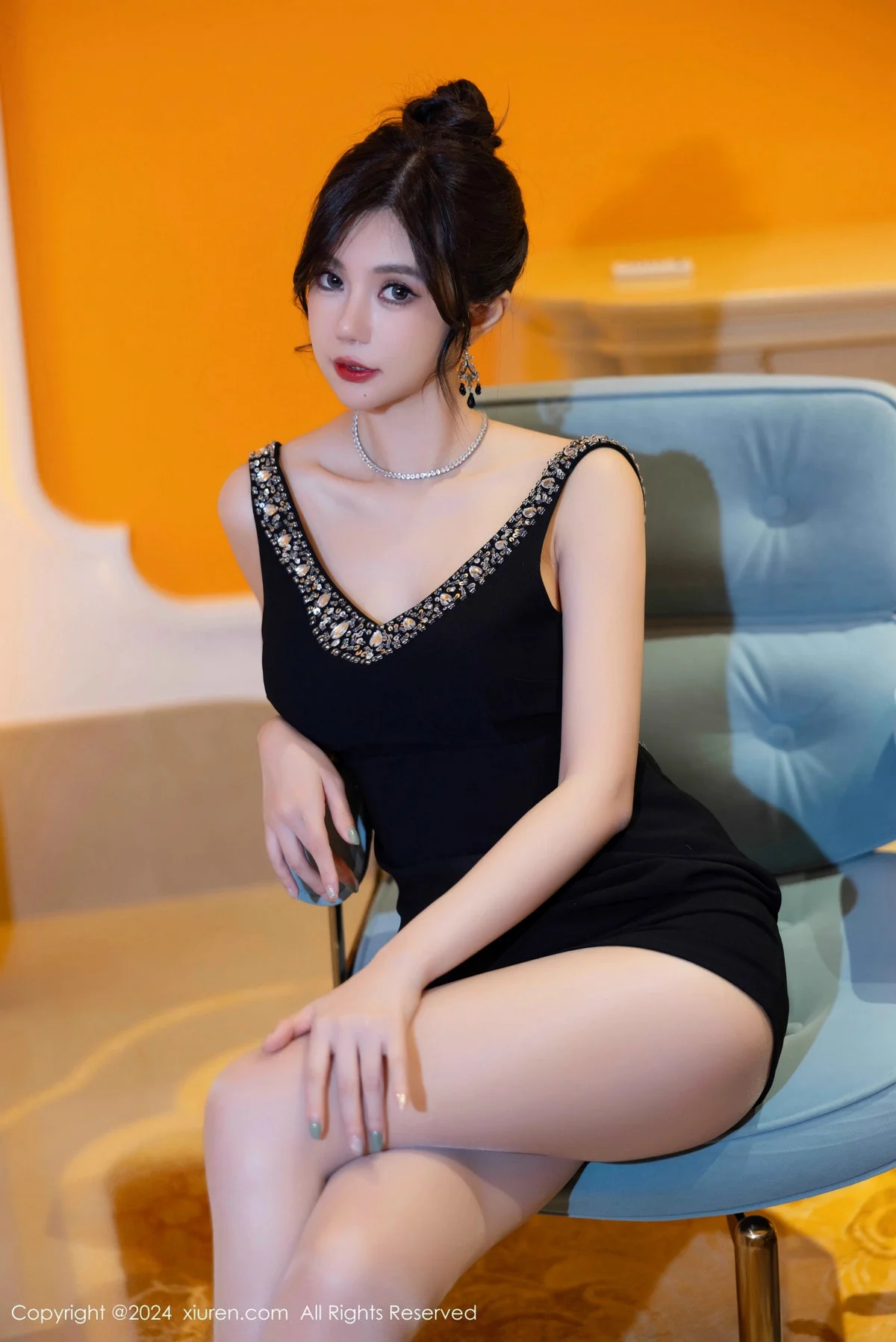 绮里嘉ula性感黑色连衣短裙配超薄肉丝秀曼妙身姿绝美写真 第 18 张