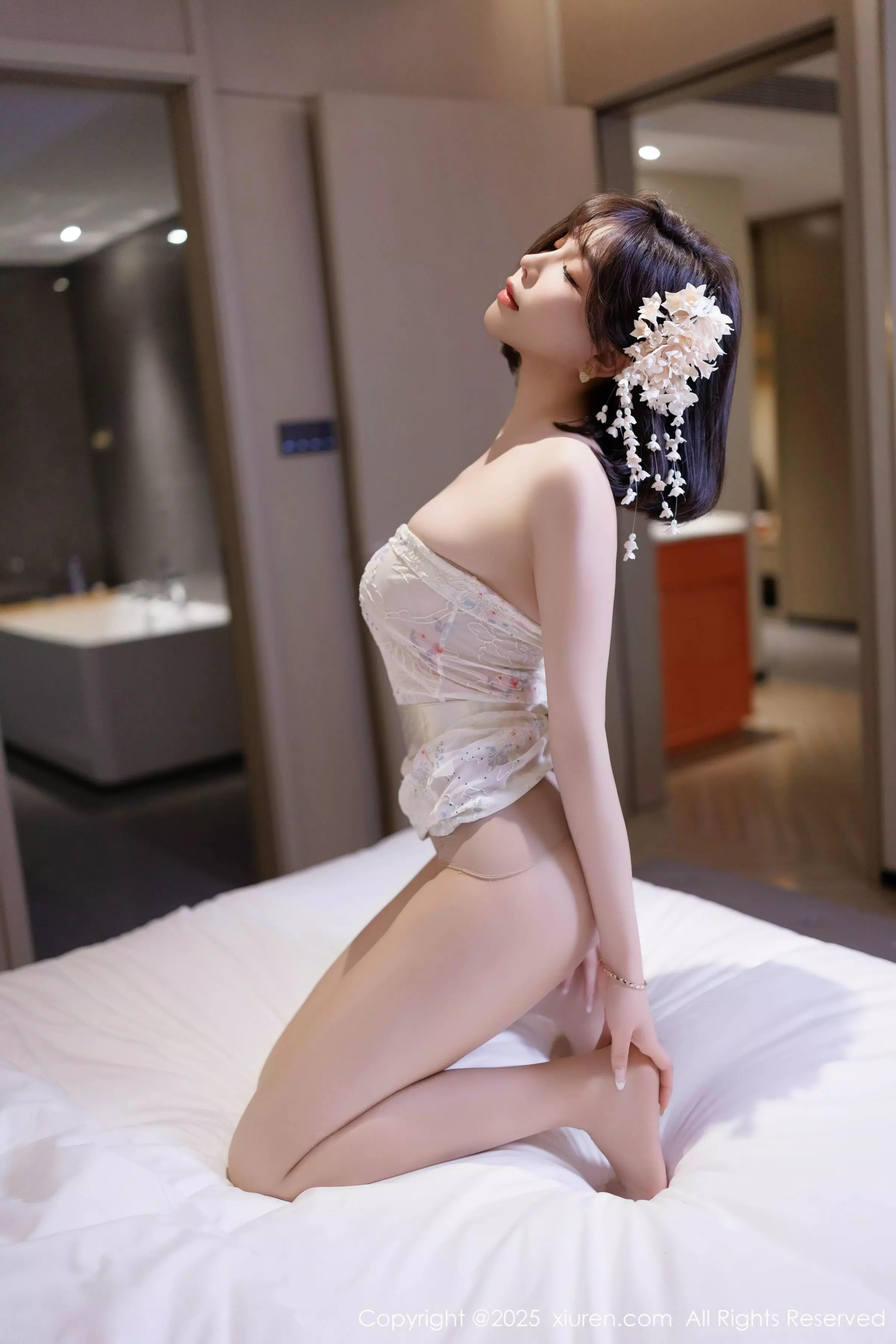 徐莉芝Booty性感白色上衣配黑色短裙秀曼妙身姿绝美写真 第 142 张