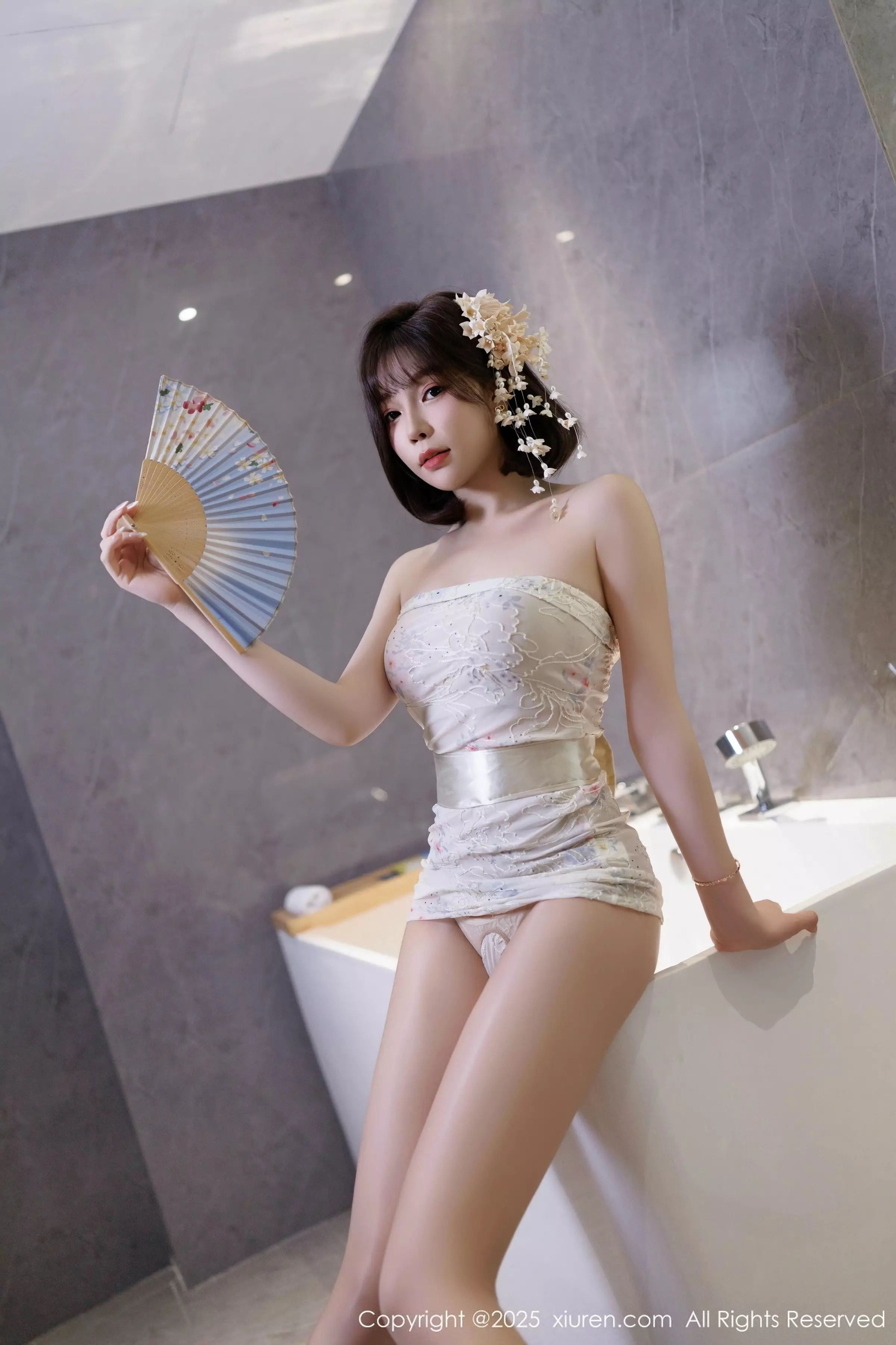 徐莉芝Booty性感白色上衣配黑色短裙秀曼妙身姿绝美写真 第 91 张