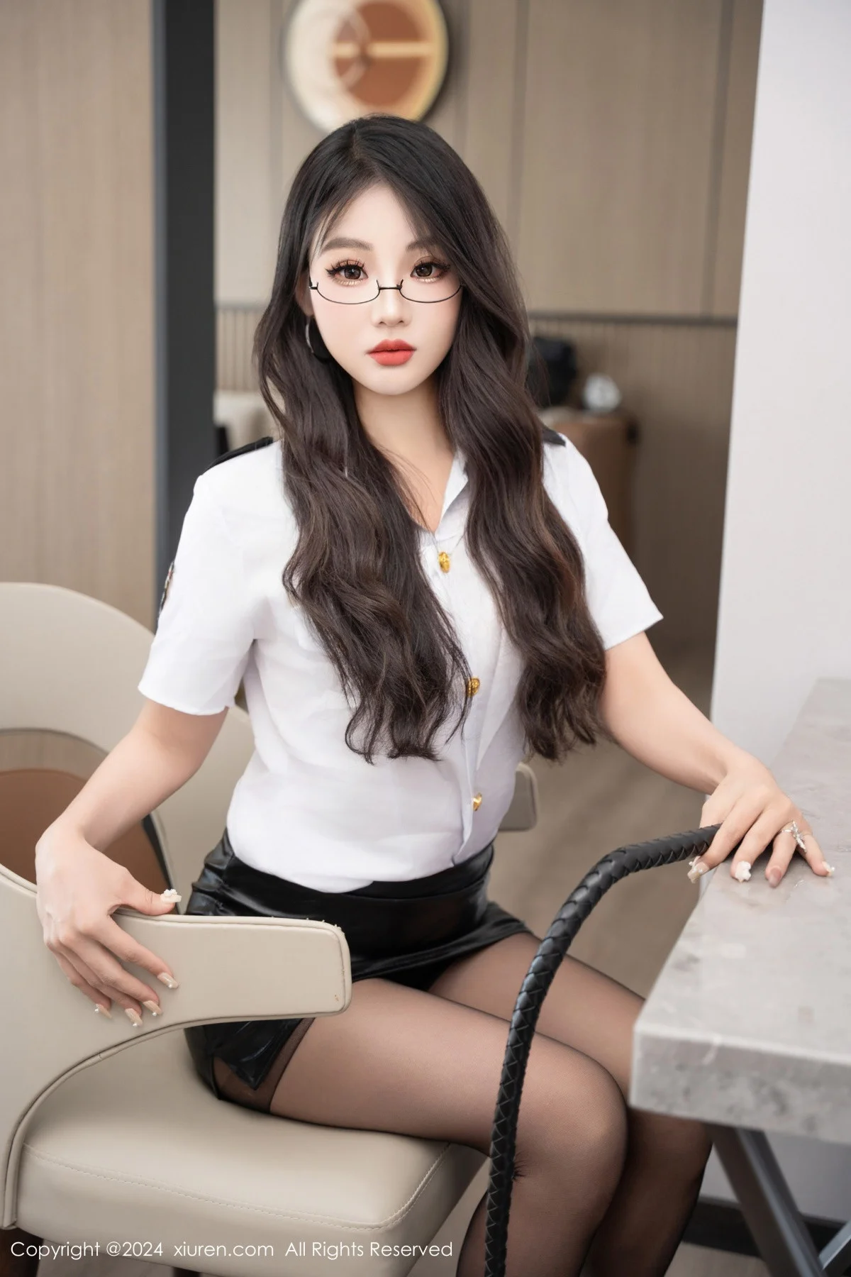 黑麦子性感白色制服配开档黑丝秀柔美身姿撩人绝美写真 第 6 张