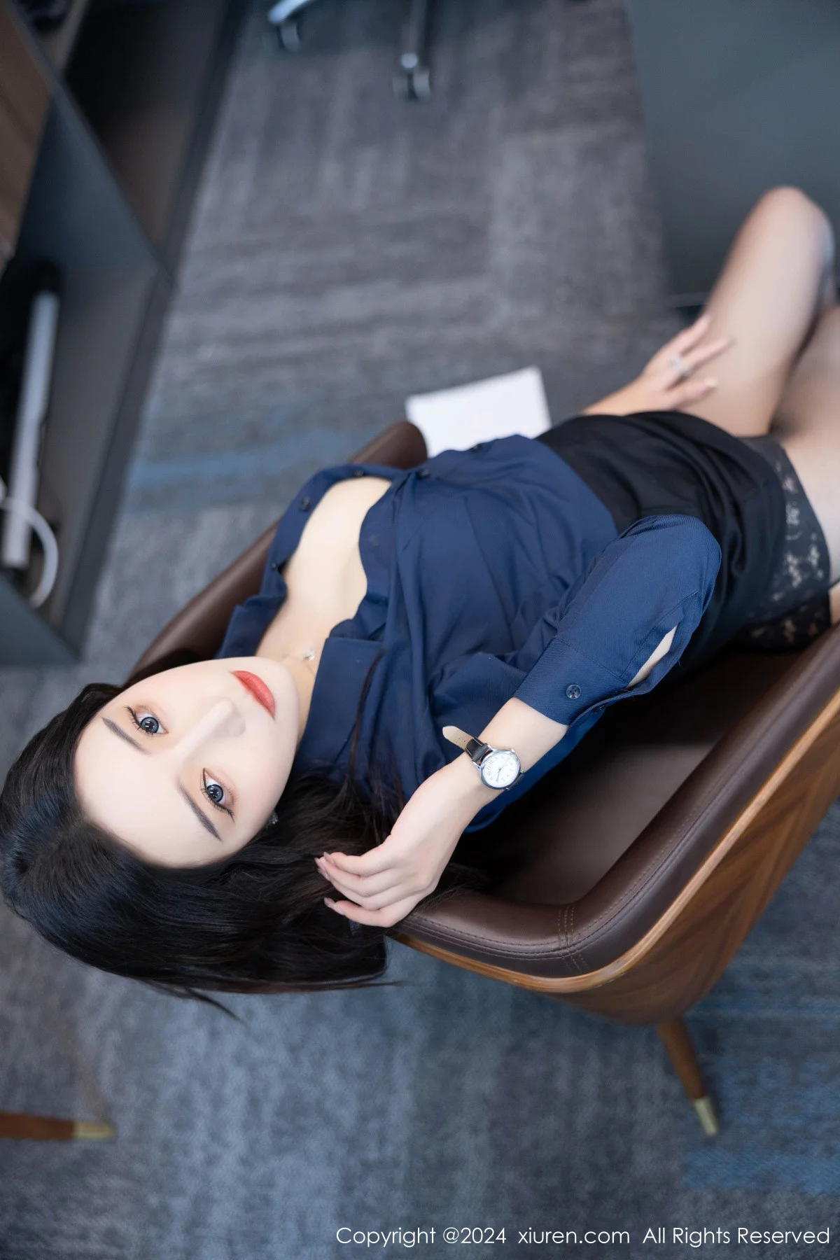 王馨瑶yanni性感Ol深色服饰配开档黑丝秀完美身材绝美写真 第 137 张