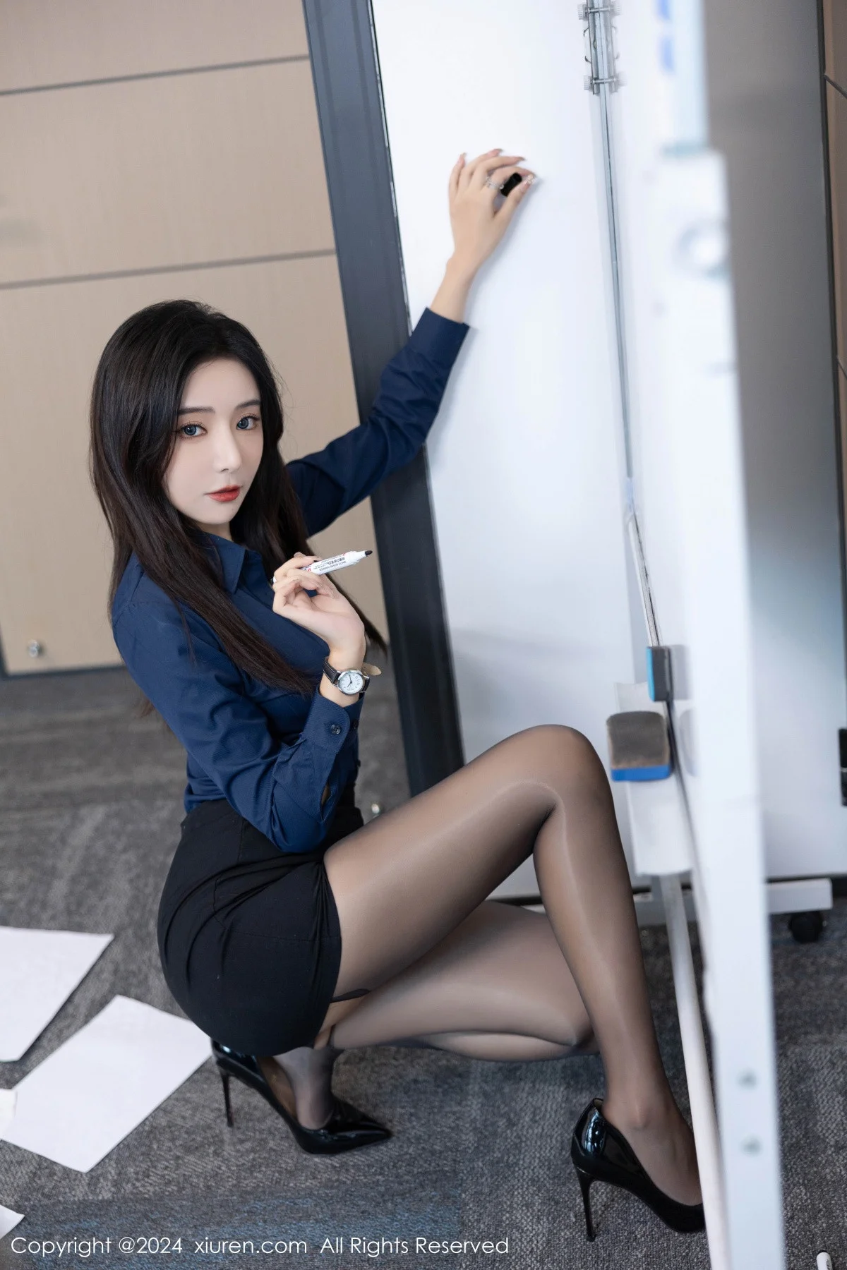 王馨瑶yanni性感Ol深色服饰配开档黑丝秀完美身材绝美写真 第 82 张