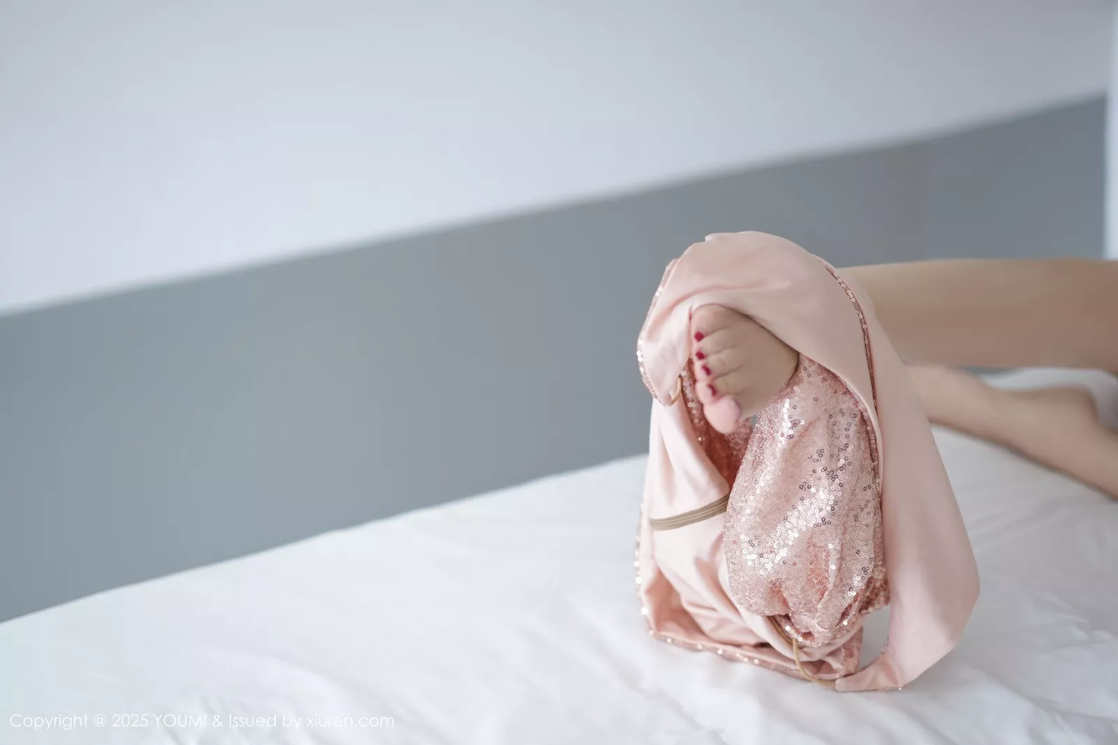 心妍小公主性感粉色连衣裙配凉高跟半撩秀翘臀美腿绝美写真 第 84 张