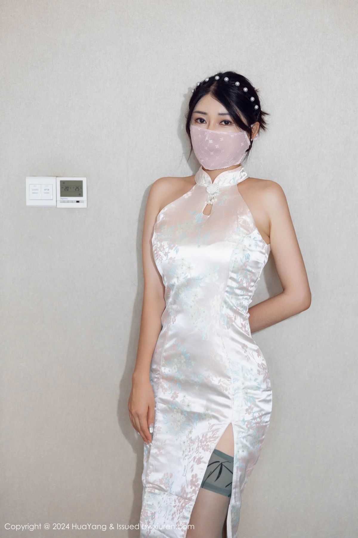 凯竹Quinn私房性感浅色丝袜+开档红丝袜秀丰腴身姿绝美写真 第 5 张