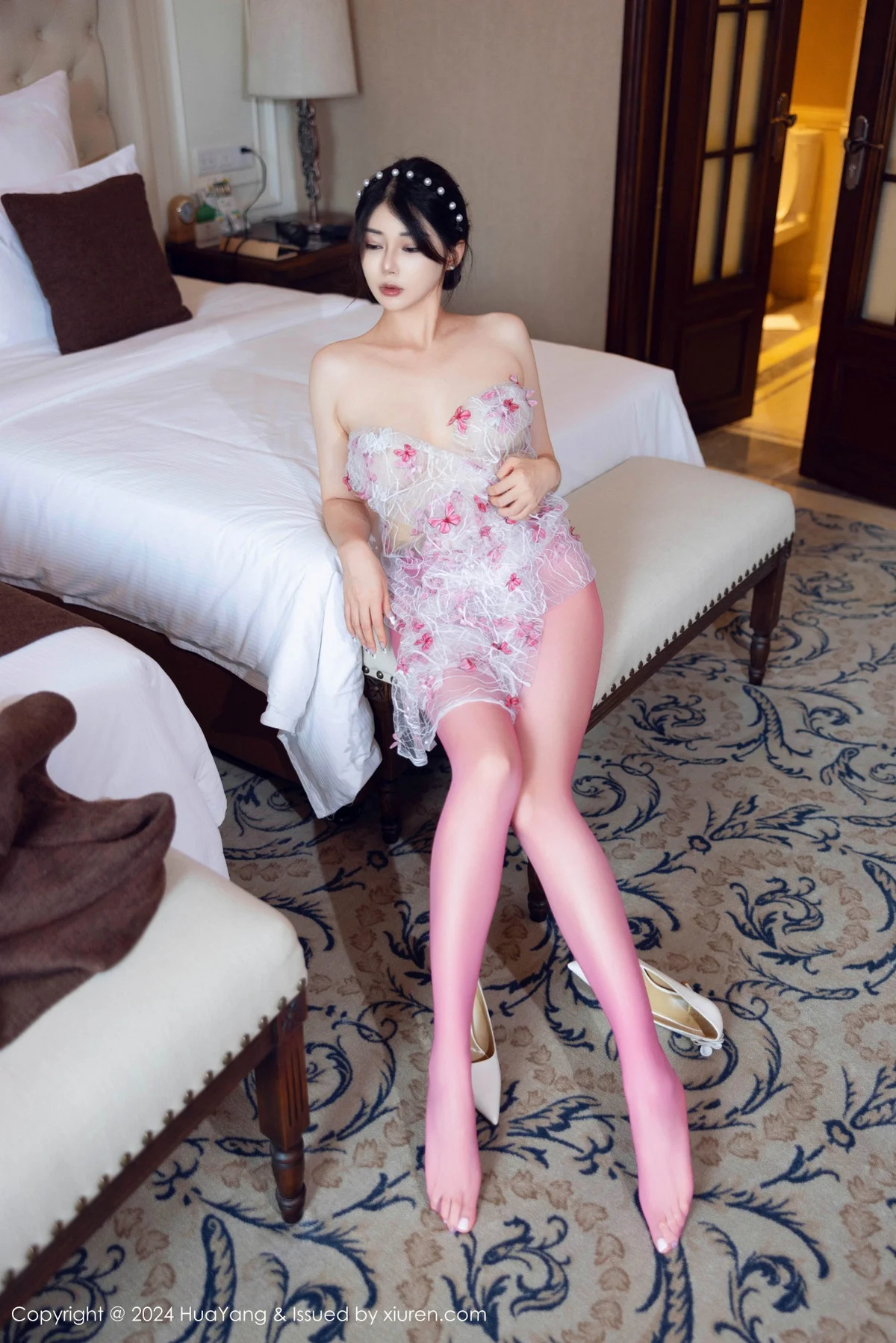 凯竹Quinn私房性感浅色丝袜+开档红丝袜秀丰腴身姿绝美写真 第 85 张