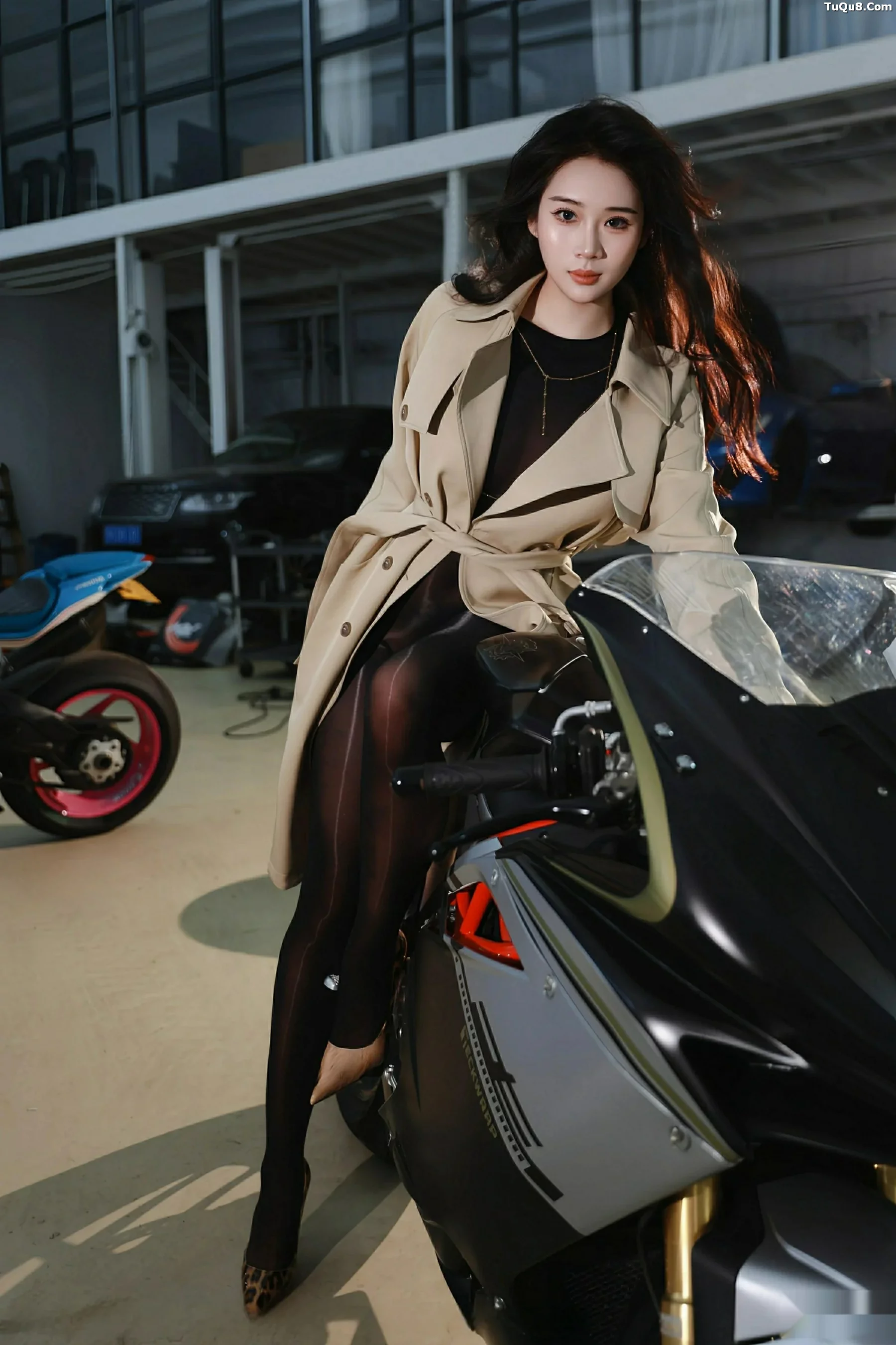 南乔性感杏色风衣露薄透连体黑丝秀完美身材惹火绝美写真 第 14 张