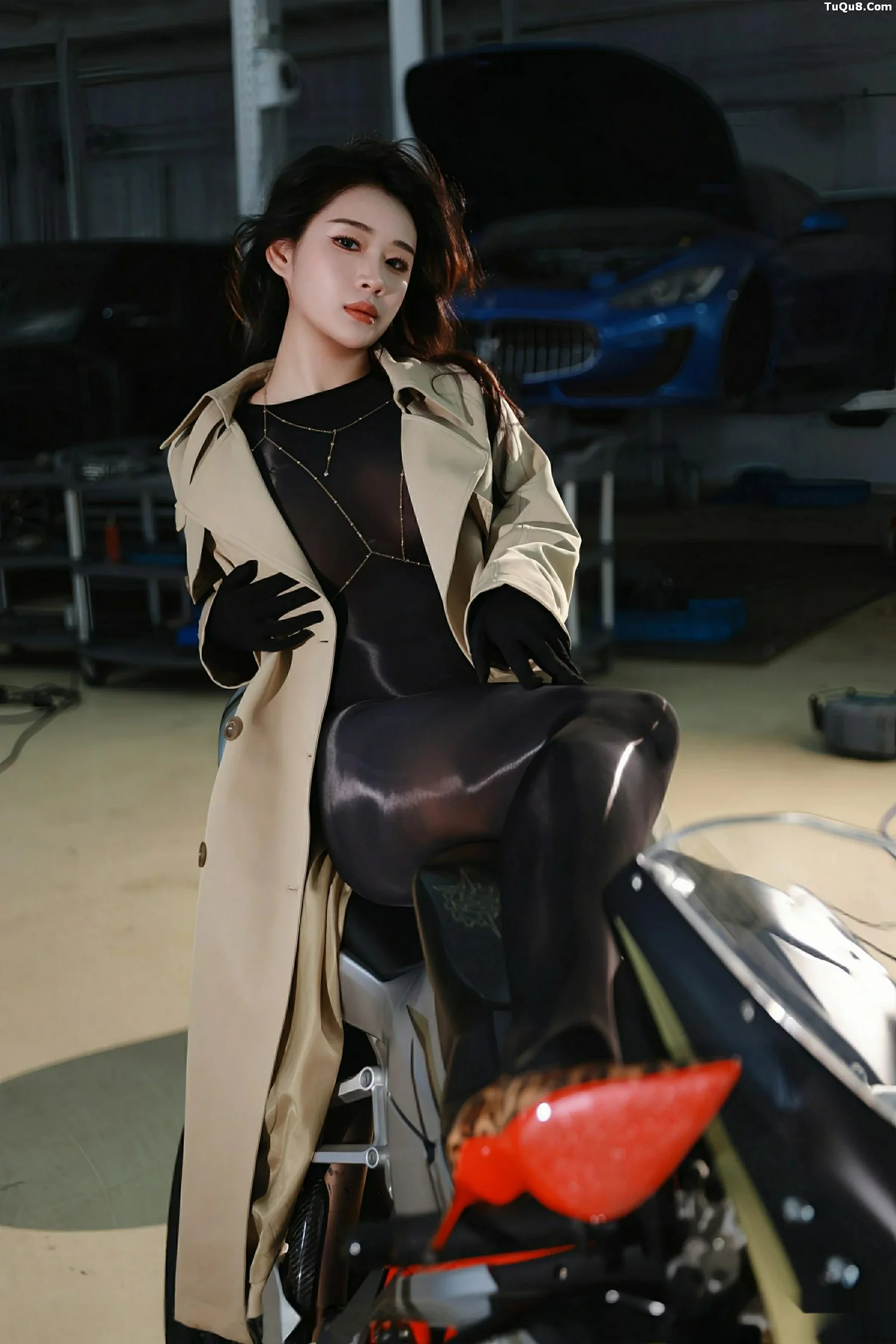 南乔性感杏色风衣露薄透连体黑丝秀完美身材惹火绝美写真 第 22 张
