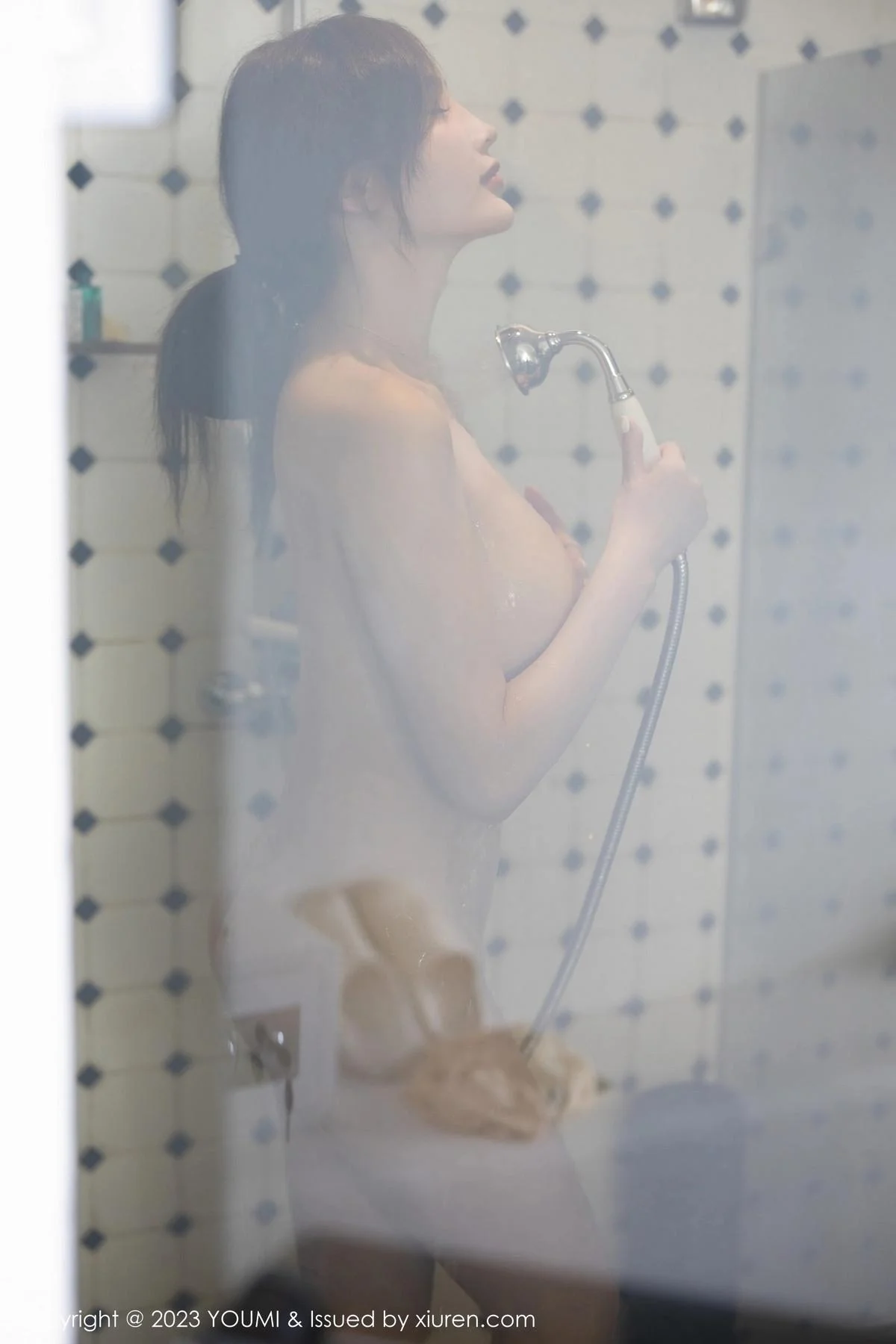 Carol周妍希大理旅拍脱绿灰连衣裙露白色内衣丰满绝美写真 第 125 张