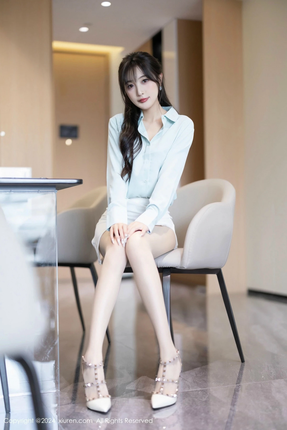 林星阑性感浅绿衬衫配白短裙露超薄肉丝秀曼妙身姿绝美写真 第 13 张