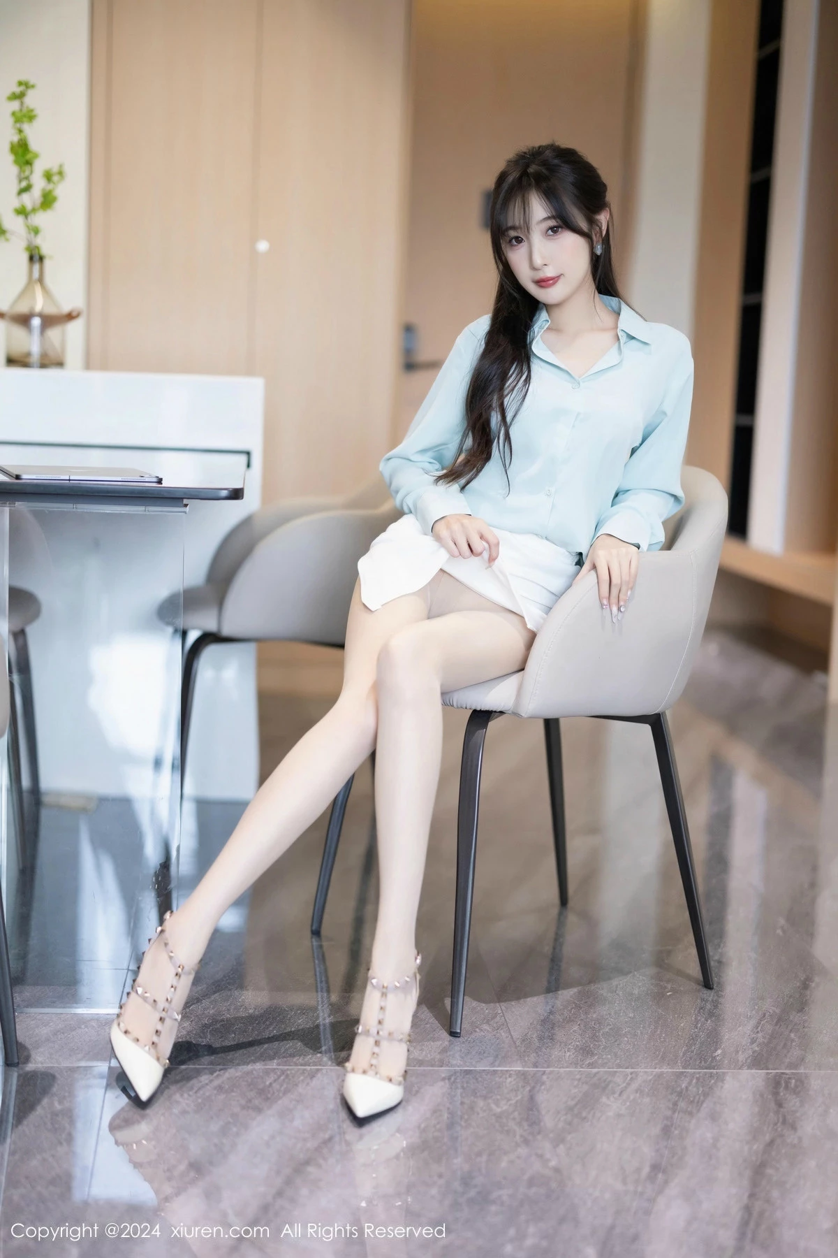 林星阑性感浅绿衬衫配白短裙露超薄肉丝秀曼妙身姿绝美写真 第 15 张