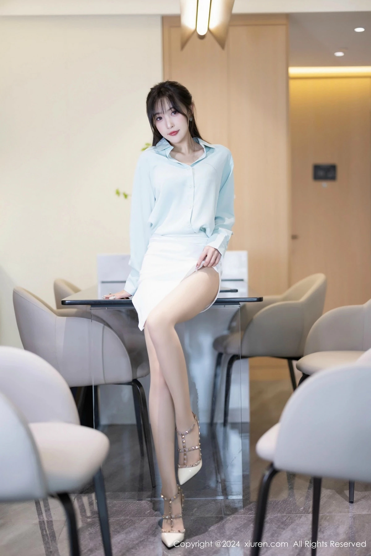 林星阑性感浅绿衬衫配白短裙露超薄肉丝秀曼妙身姿绝美写真 第 25 张