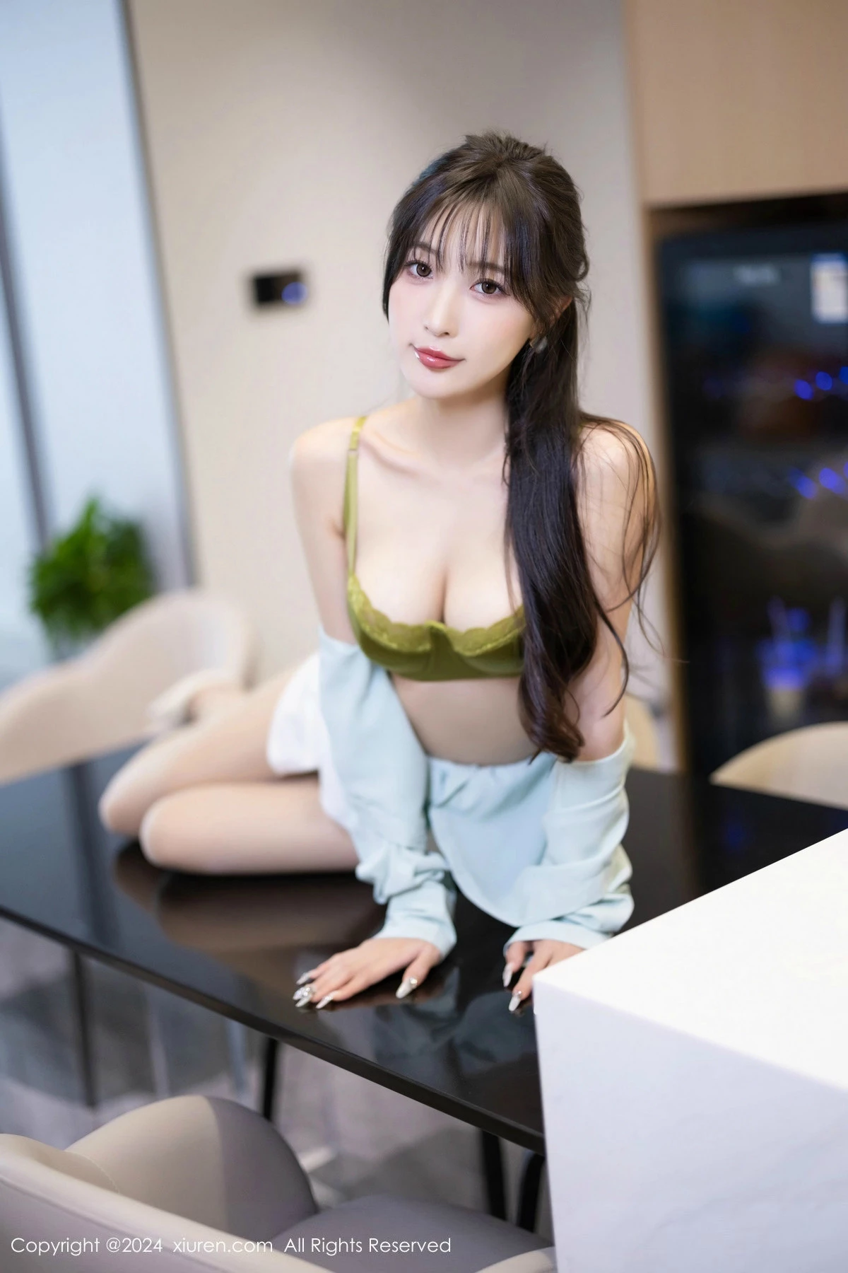 林星阑性感浅绿衬衫配白短裙露超薄肉丝秀曼妙身姿绝美写真 第 65 张