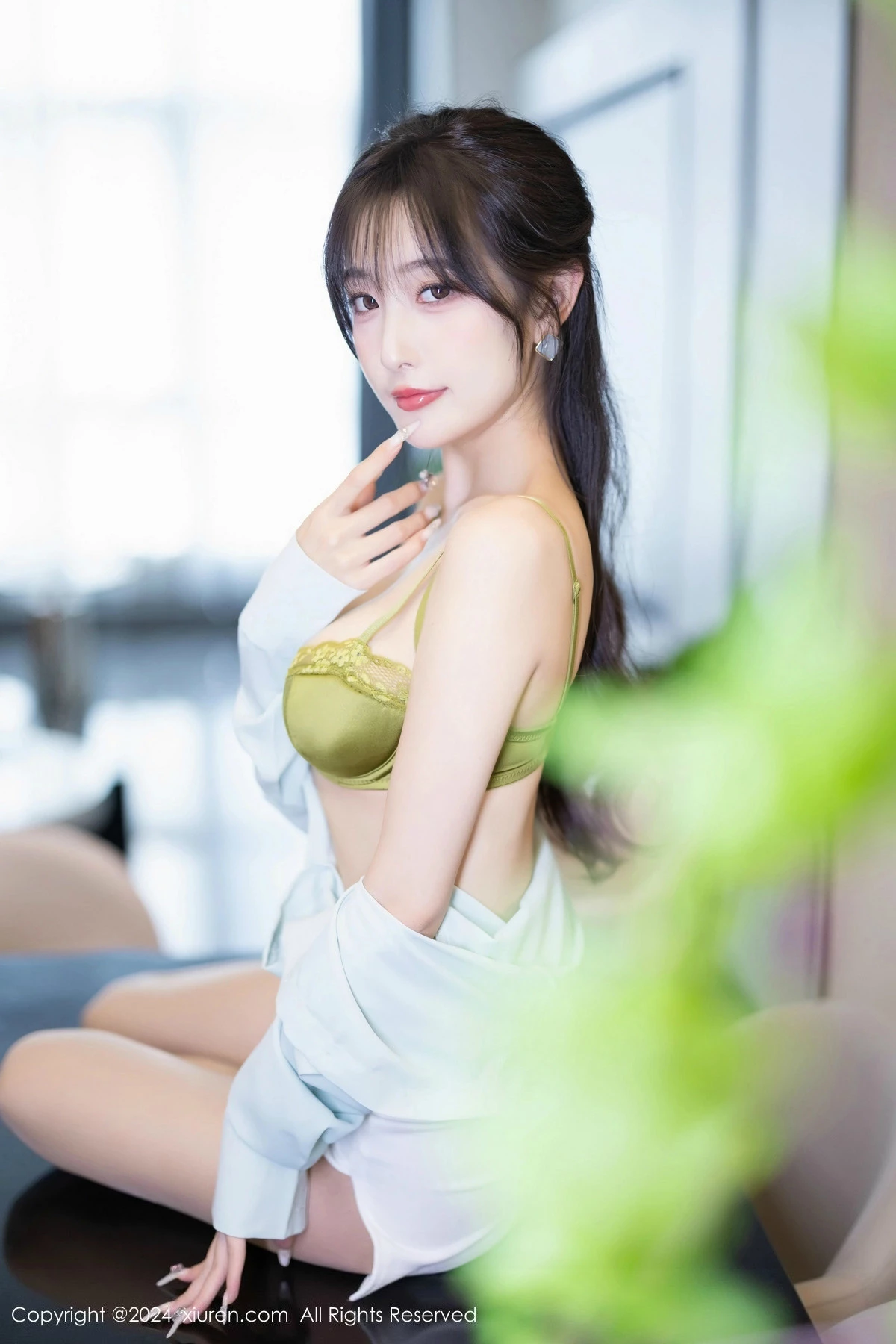 林星阑性感浅绿衬衫配白短裙露超薄肉丝秀曼妙身姿绝美写真 第 67 张