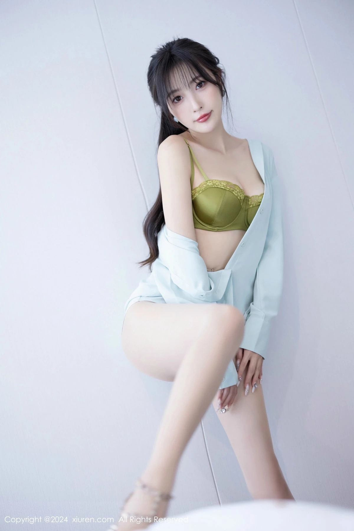 林星阑性感浅绿衬衫配白短裙露超薄肉丝秀曼妙身姿绝美写真 第 81 张