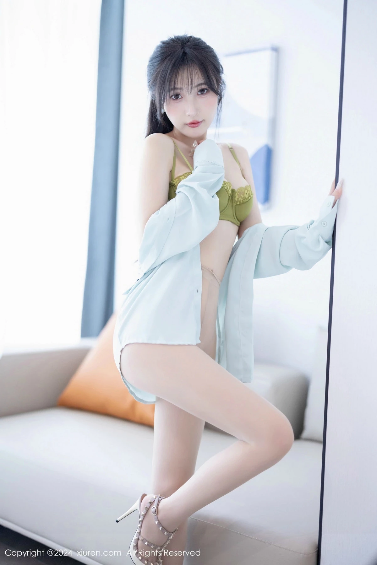 林星阑性感浅绿衬衫配白短裙露超薄肉丝秀曼妙身姿绝美写真 第 90 张