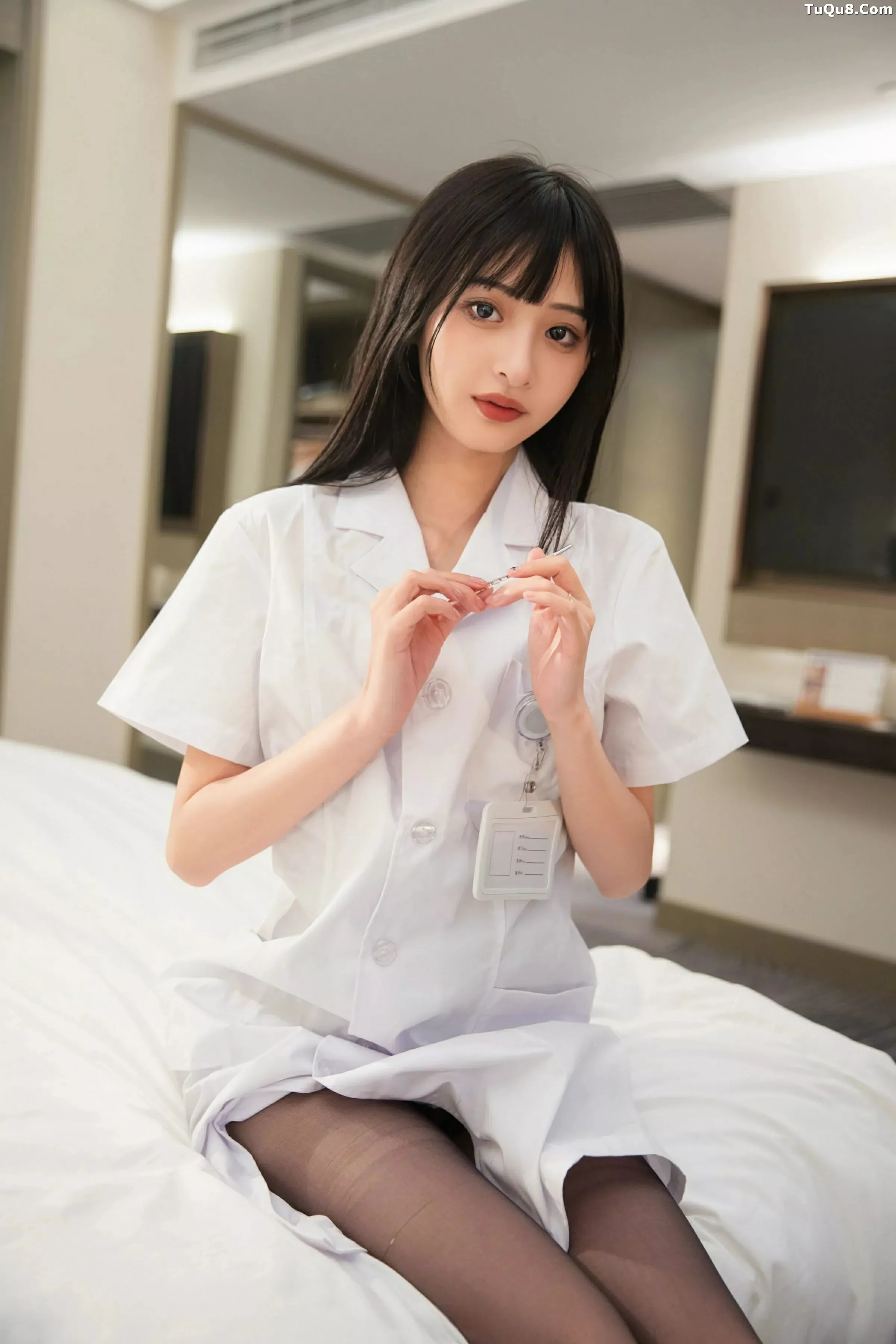 茂木希子性感白色护士服饰配超薄黑丝秀完美身材绝美写真 第 10 张