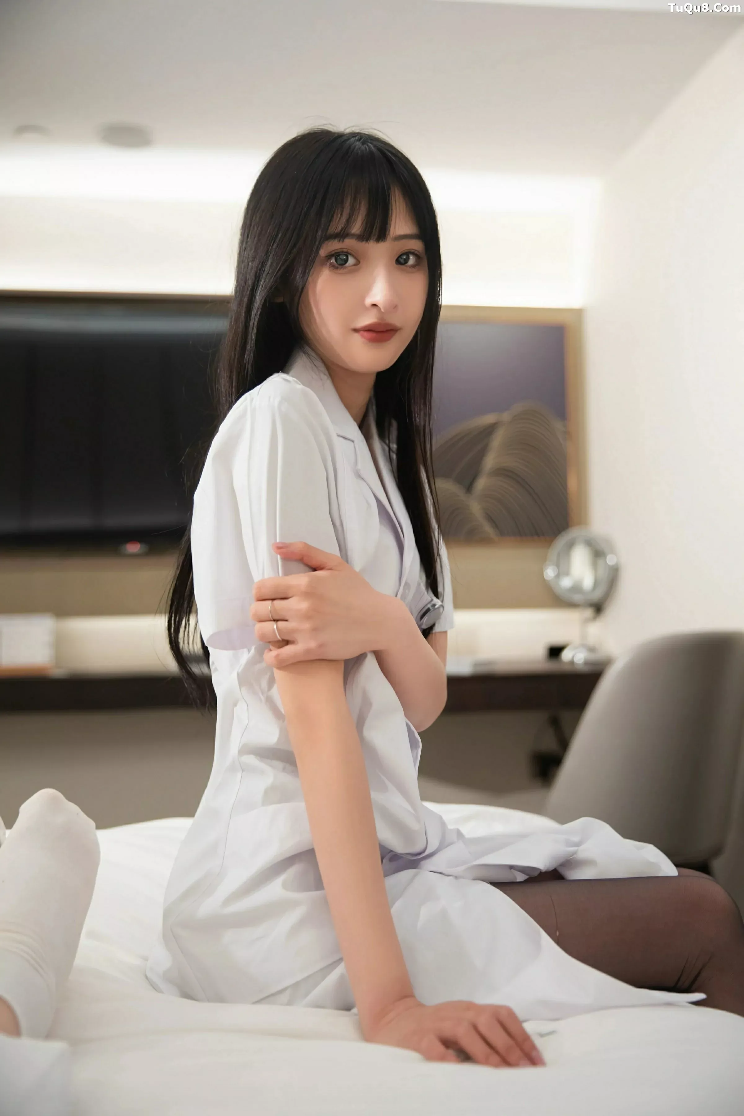 茂木希子性感白色护士服饰配超薄黑丝秀完美身材绝美写真 第 17 张