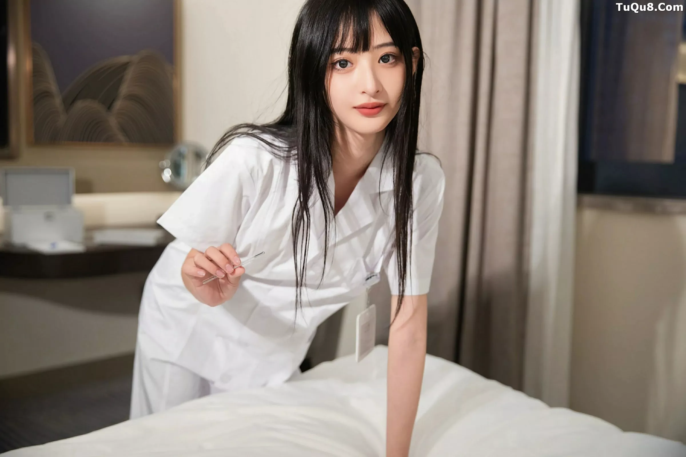 茂木希子性感白色护士服饰配超薄黑丝秀完美身材绝美写真 第 4 张