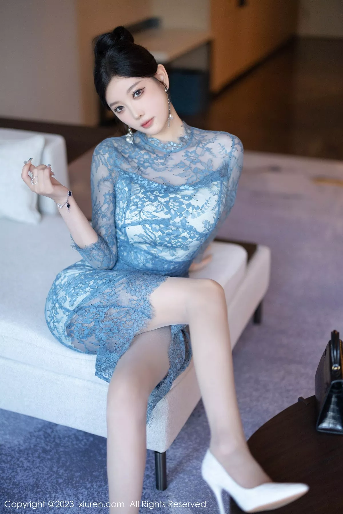 杨晨晨蓝灰色薄纱旗袍+性感淡蓝情趣服秀惹火身材绝美写真 第 13 张