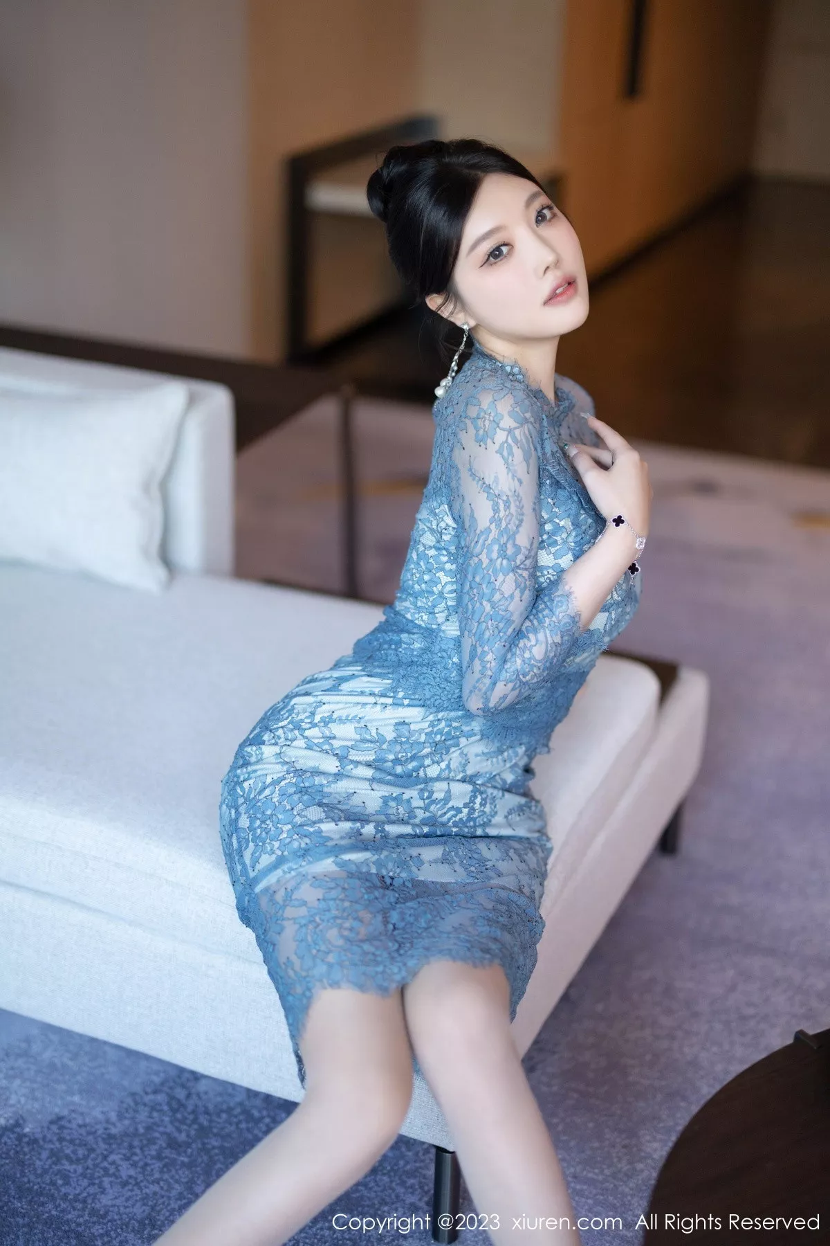 杨晨晨蓝灰色薄纱旗袍+性感淡蓝情趣服秀惹火身材绝美写真 第 15 张