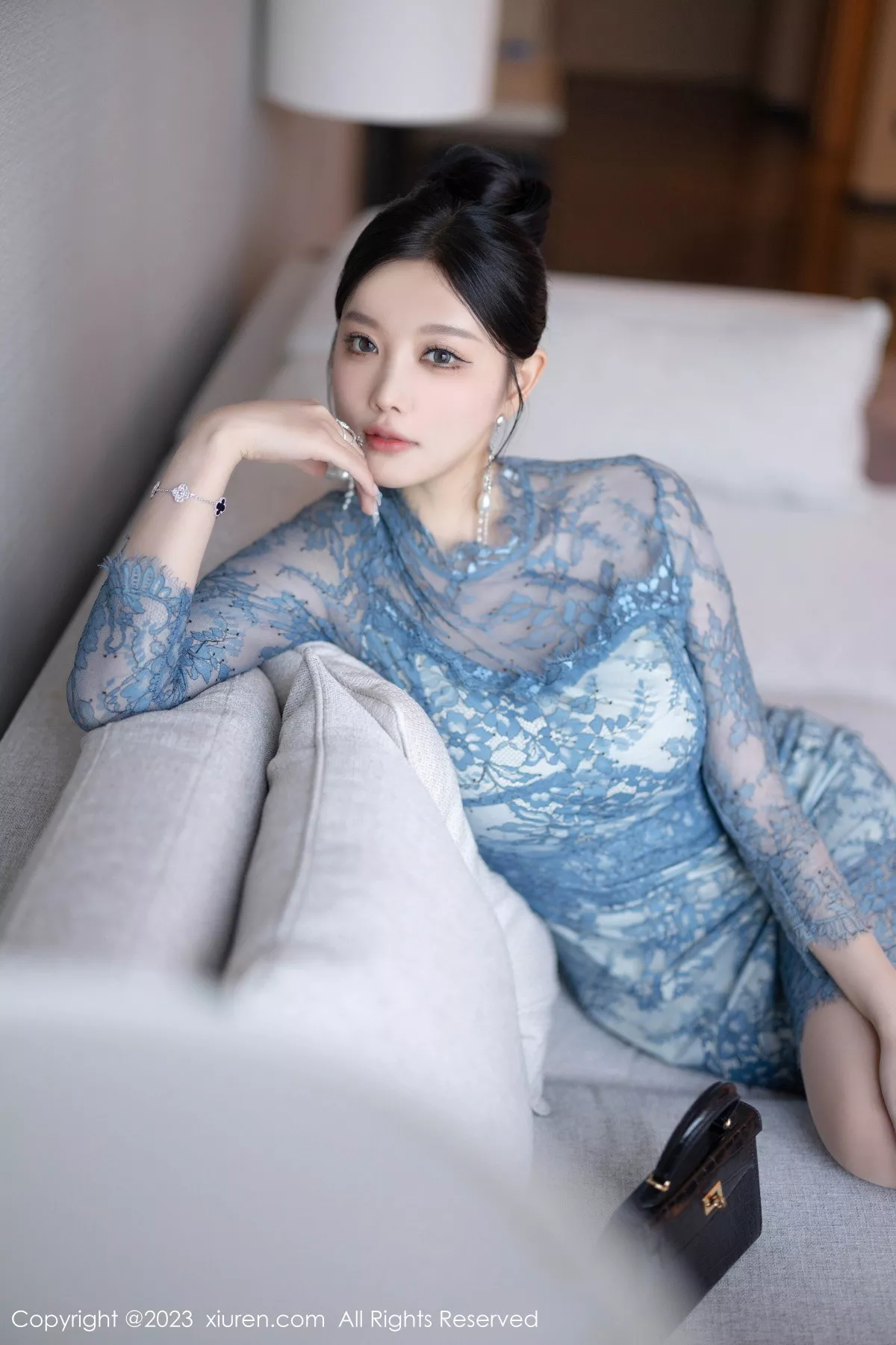杨晨晨蓝灰色薄纱旗袍+性感淡蓝情趣服秀惹火身材绝美写真 第 8 张
