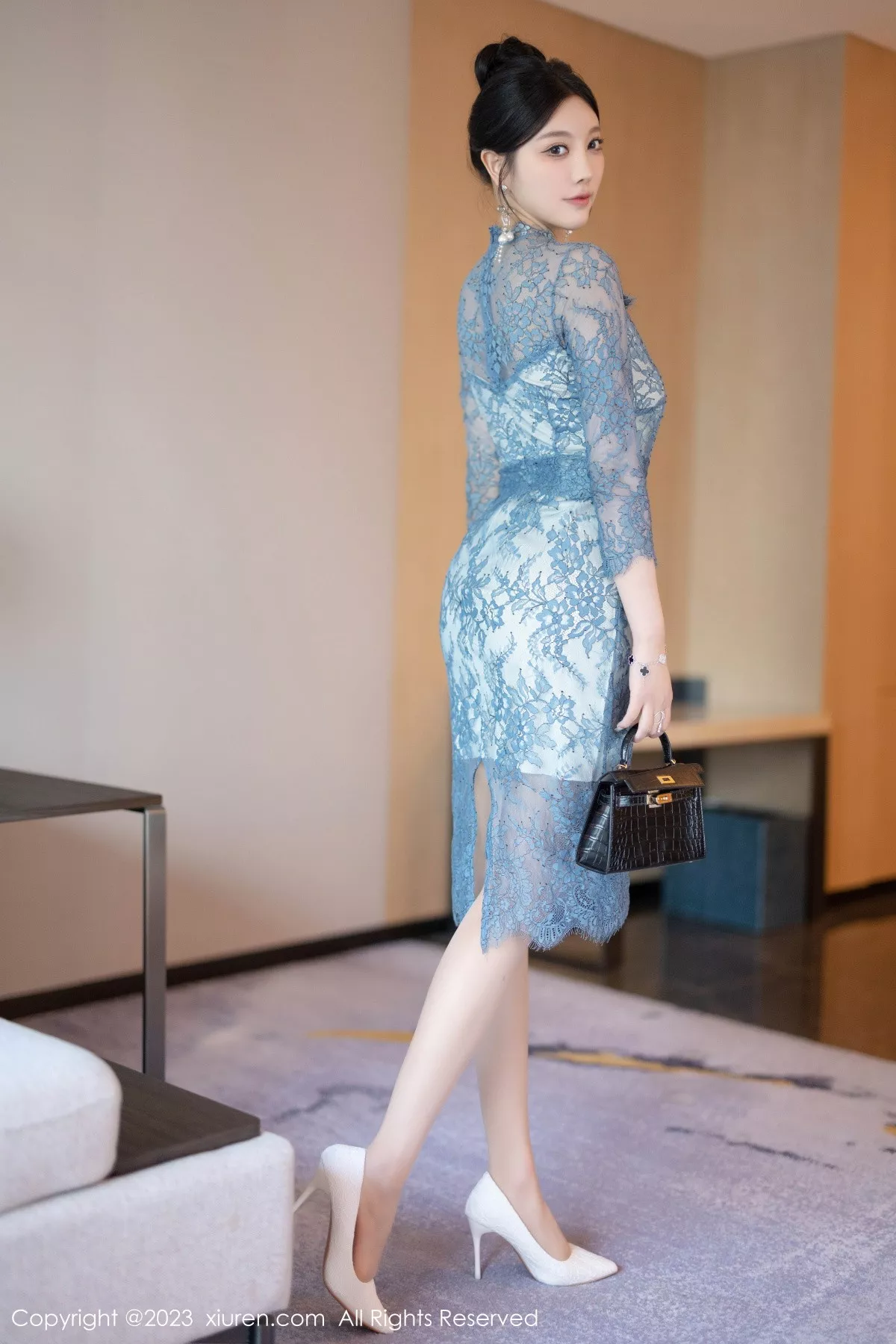 杨晨晨蓝灰色薄纱旗袍+性感淡蓝情趣服秀惹火身材绝美写真 第 9 张