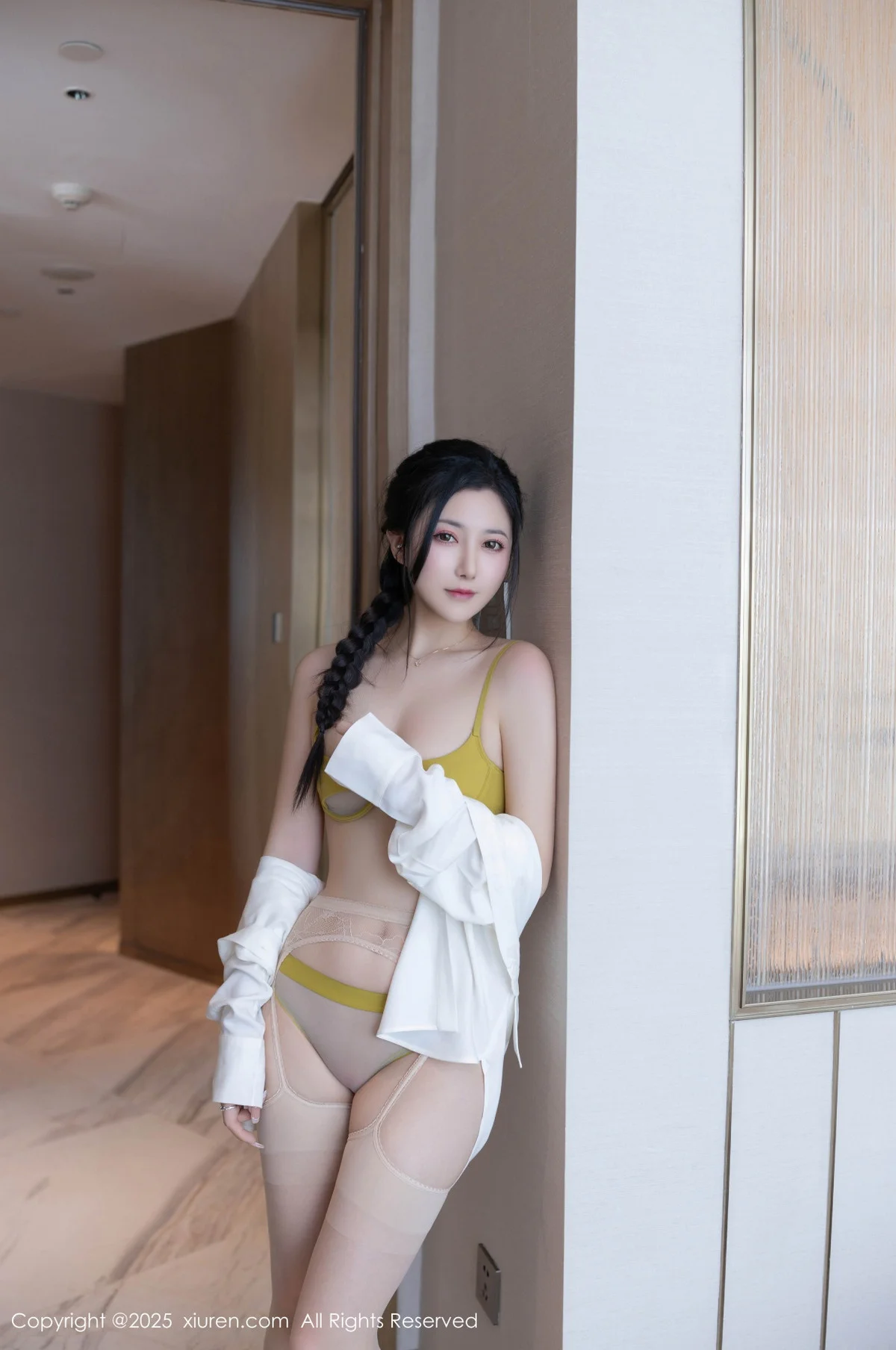鱼子酱Fish白衬衫露性感内衣配肉丝吊袜秀曼妙身材绝美写真 第 25 张