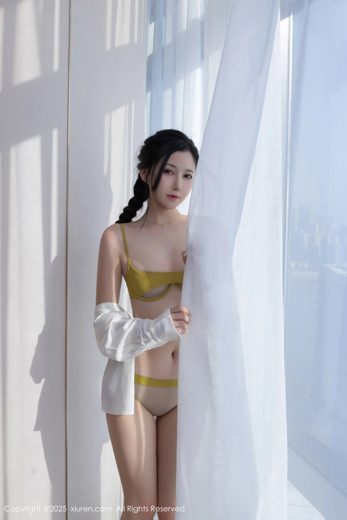 鱼子酱Fish白衬衫露性感内衣配肉丝吊袜秀曼妙身材绝美写真 第 57 张