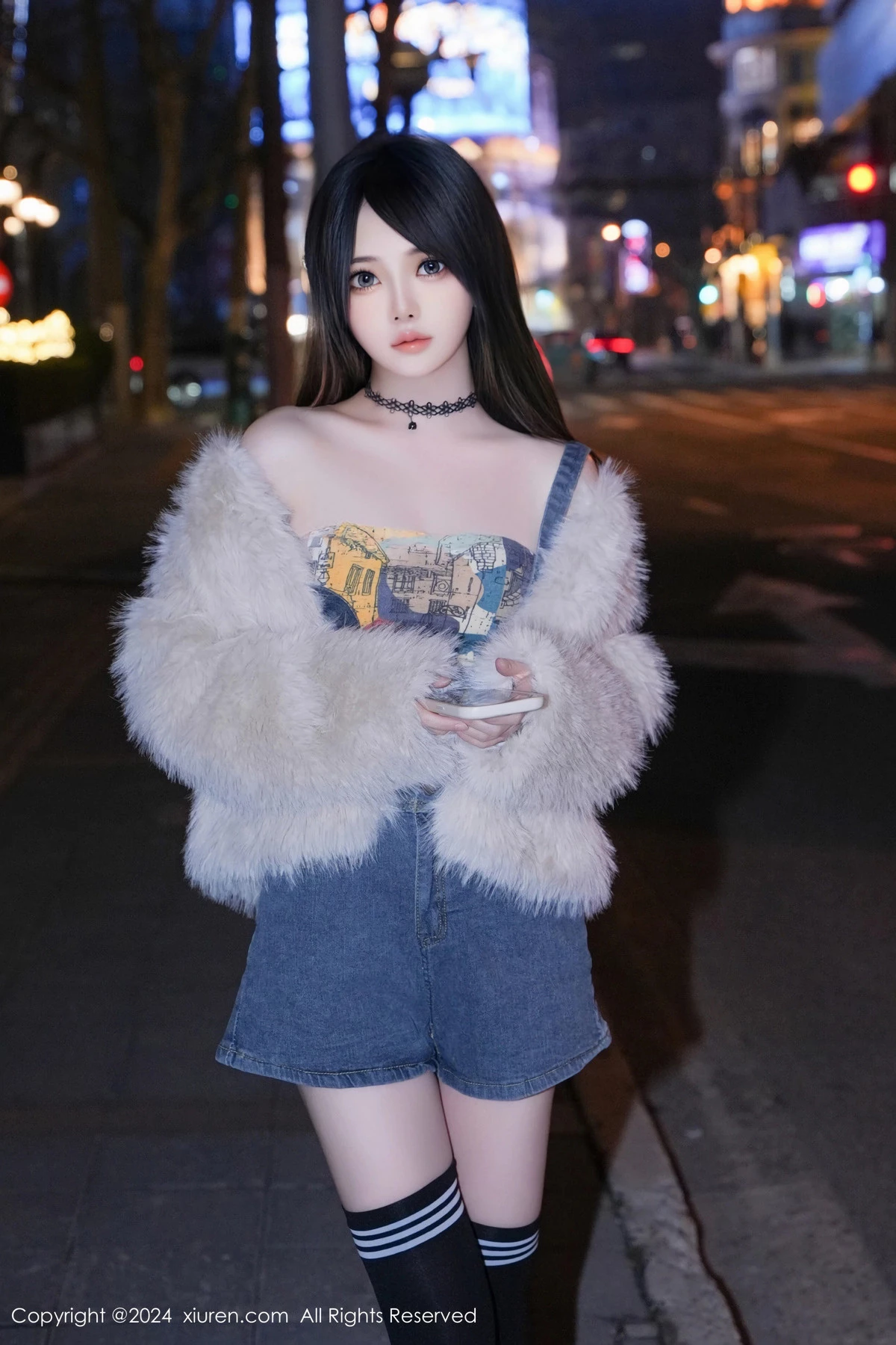 林月月性感抹胸牛仔背带服配黑色腿袜秀完美身材迷人写真 第 13 张