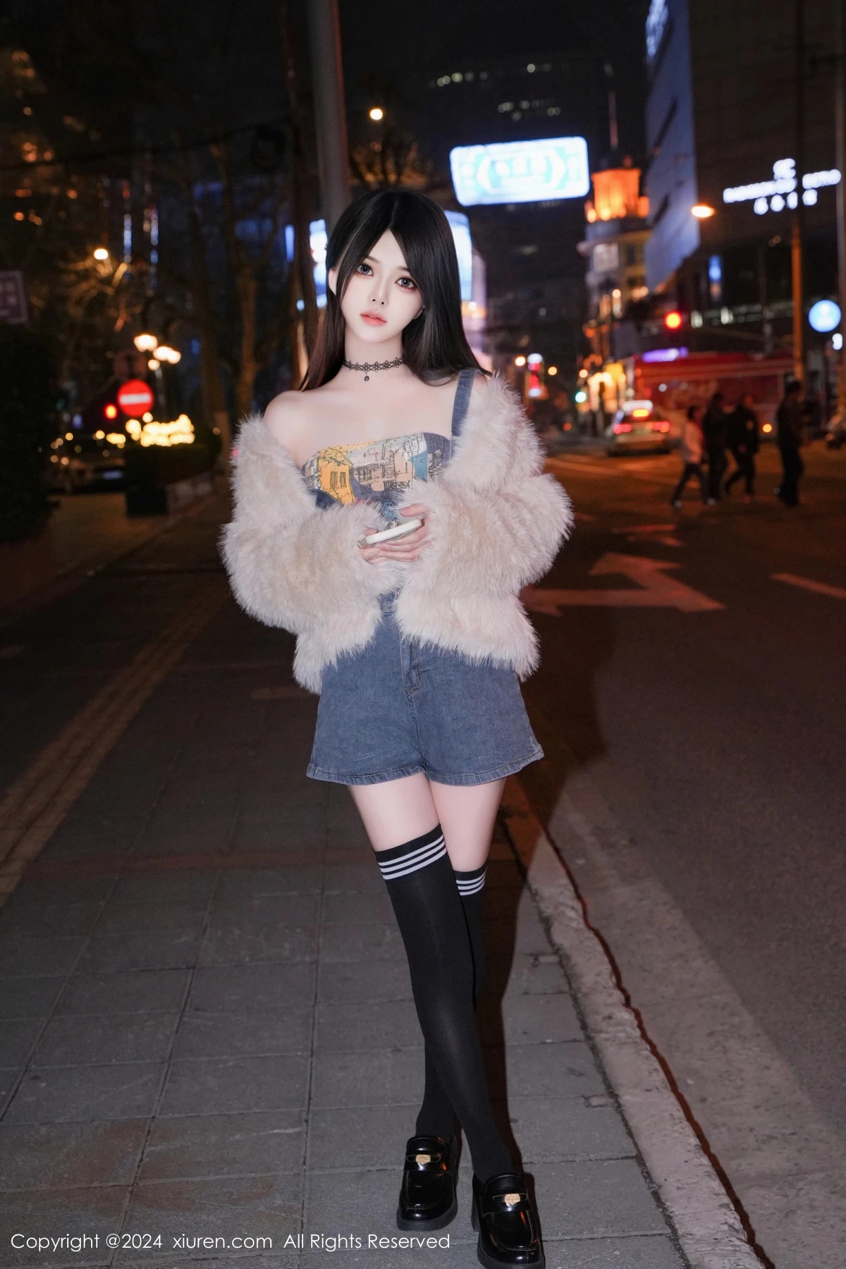 林月月性感抹胸牛仔背带服配黑色腿袜秀完美身材迷人写真 第 14 张