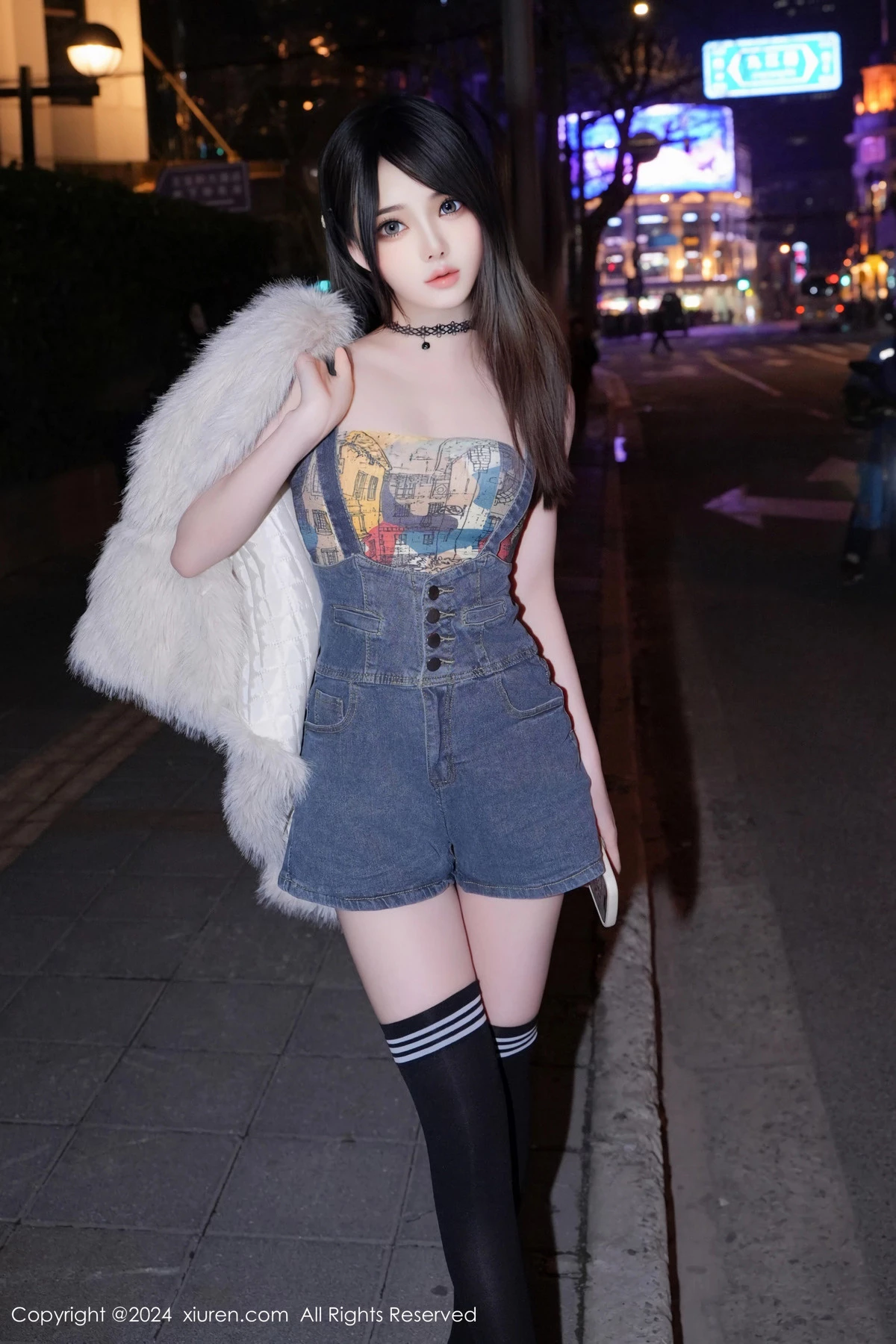 林月月性感抹胸牛仔背带服配黑色腿袜秀完美身材迷人写真 第 2 张