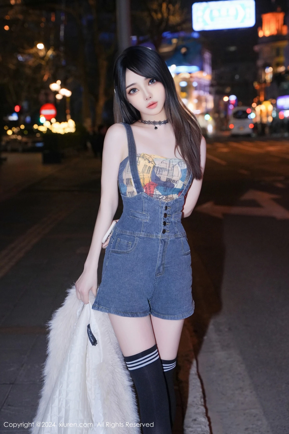 林月月性感抹胸牛仔背带服配黑色腿袜秀完美身材迷人写真 第 5 张