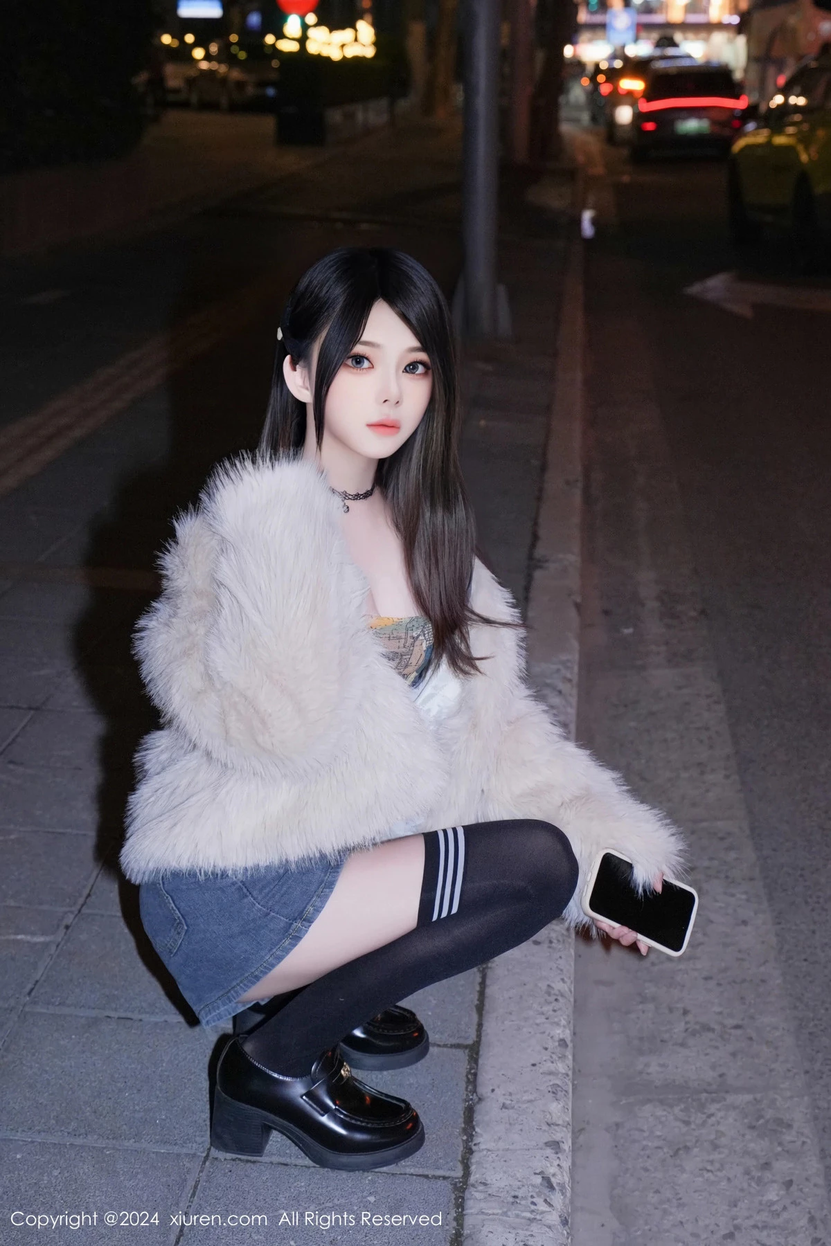 林月月性感抹胸牛仔背带服配黑色腿袜秀完美身材迷人写真 第 9 张