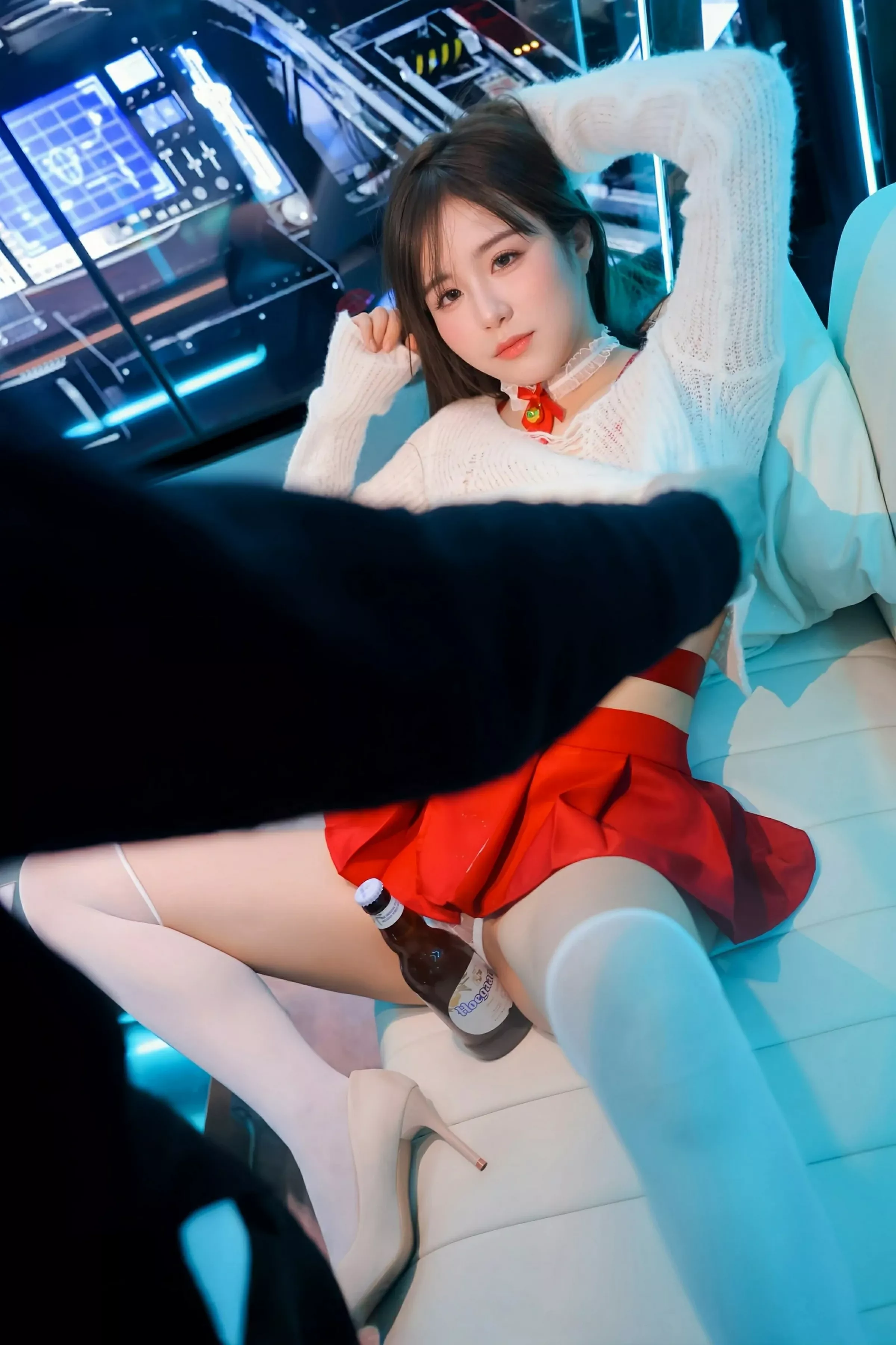 小肉肉咪私房性感白色蕾丝内衣配白丝袜秀凹凸身材绝美写真 第 68 张