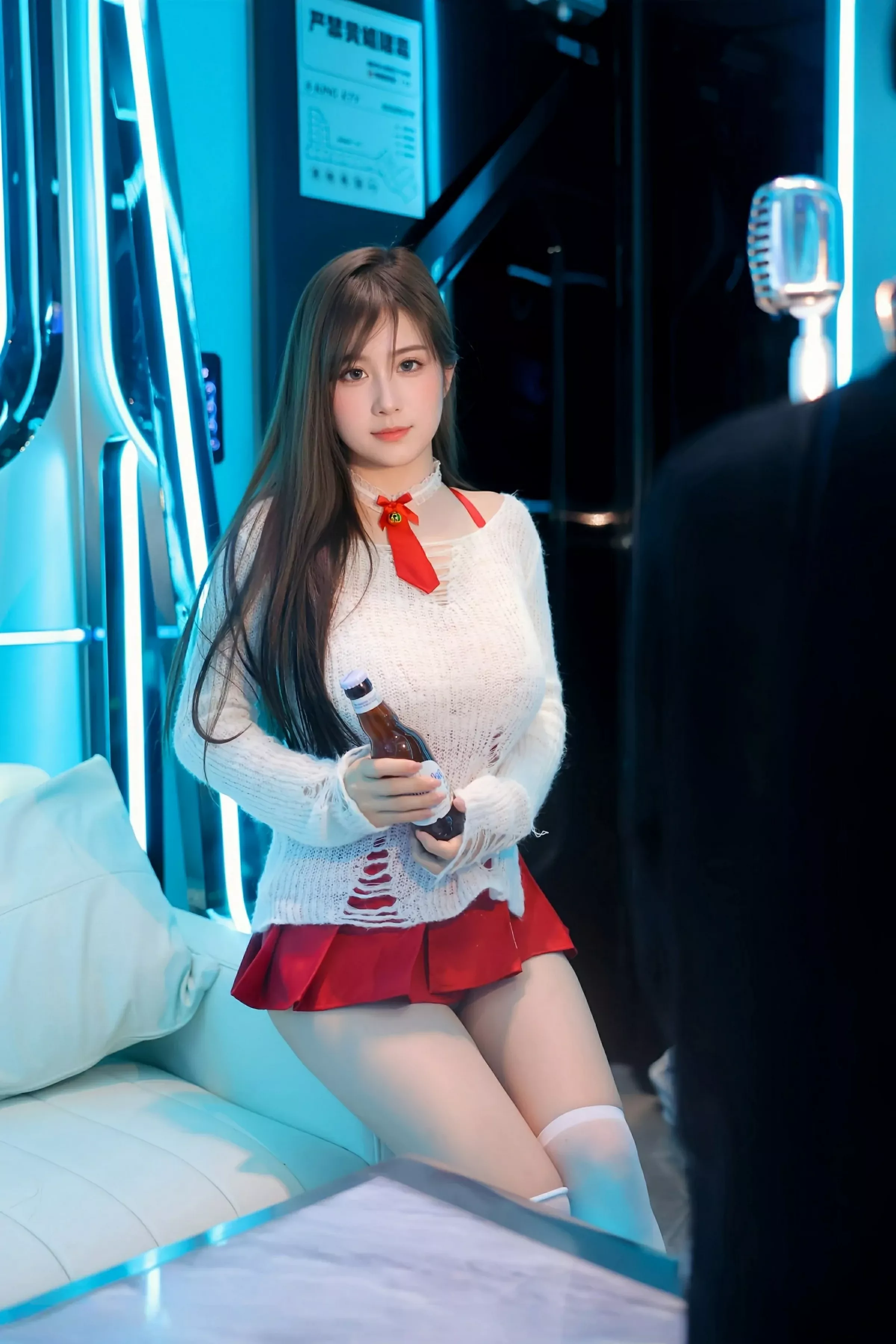 小肉肉咪私房性感白色蕾丝内衣配白丝袜秀凹凸身材绝美写真 第 8 张