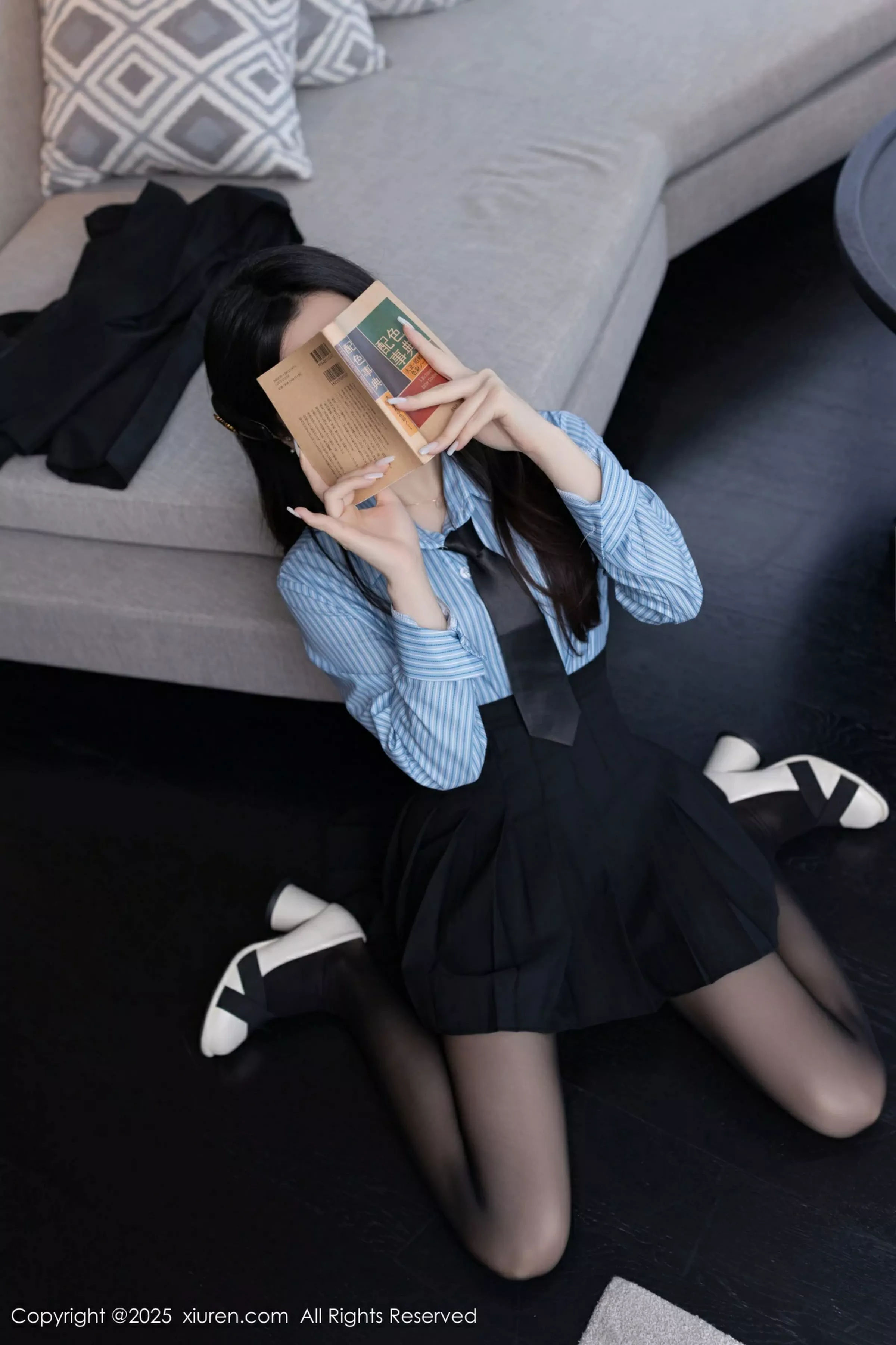 鱼子酱Fish蓝色T恤配黑短裙露超薄黑丝秀曼妙身材绝美写真 第 30 张
