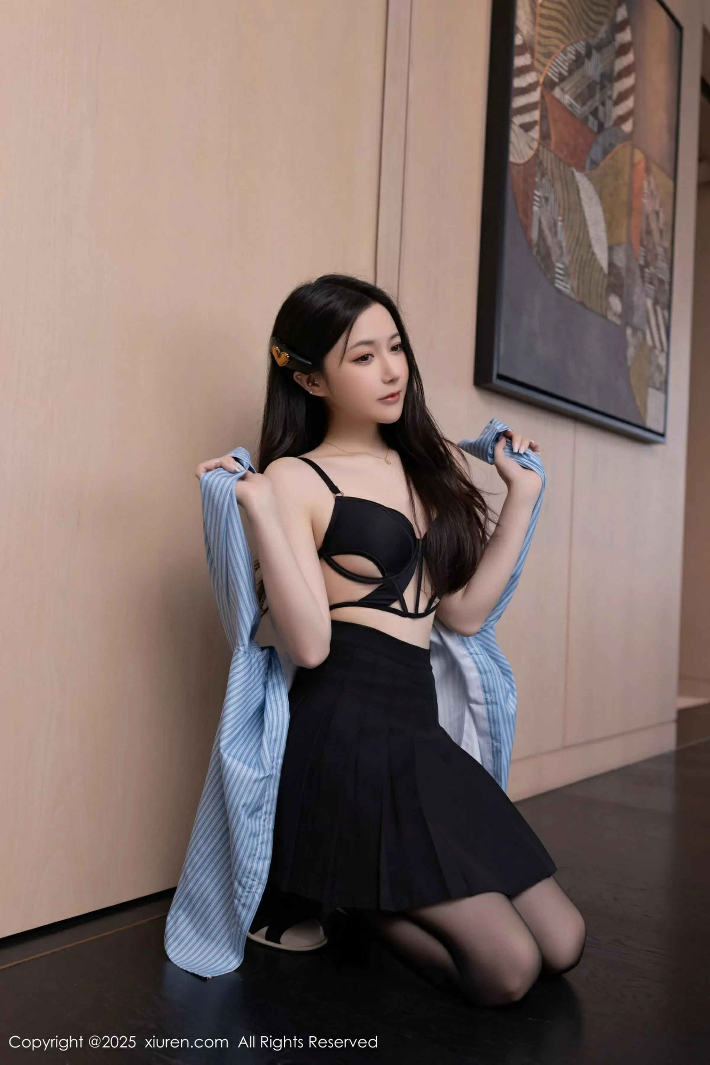 鱼子酱Fish蓝色T恤配黑短裙露超薄黑丝秀曼妙身材绝美写真 第 52 张