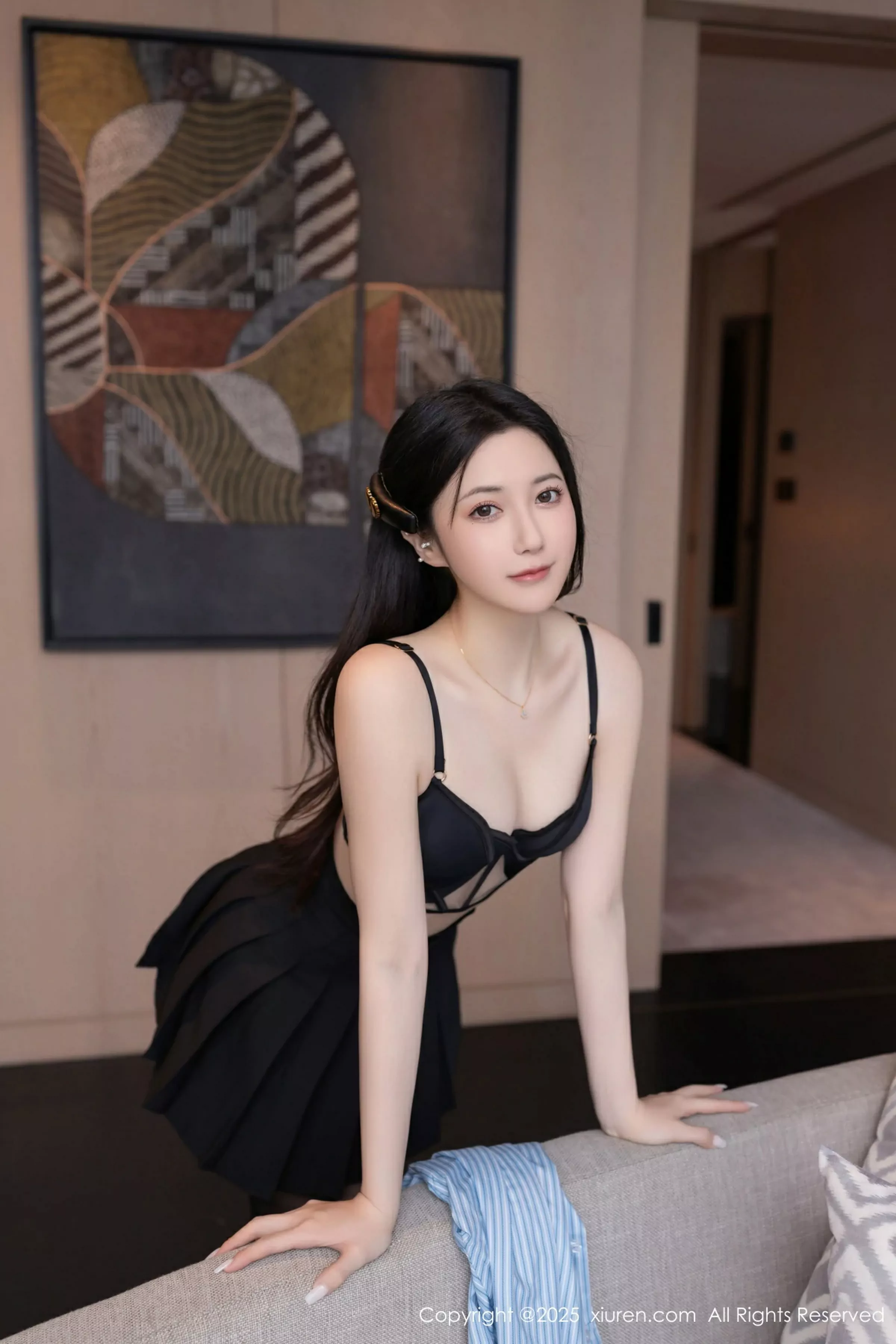鱼子酱Fish蓝色T恤配黑短裙露超薄黑丝秀曼妙身材绝美写真 第 54 张
