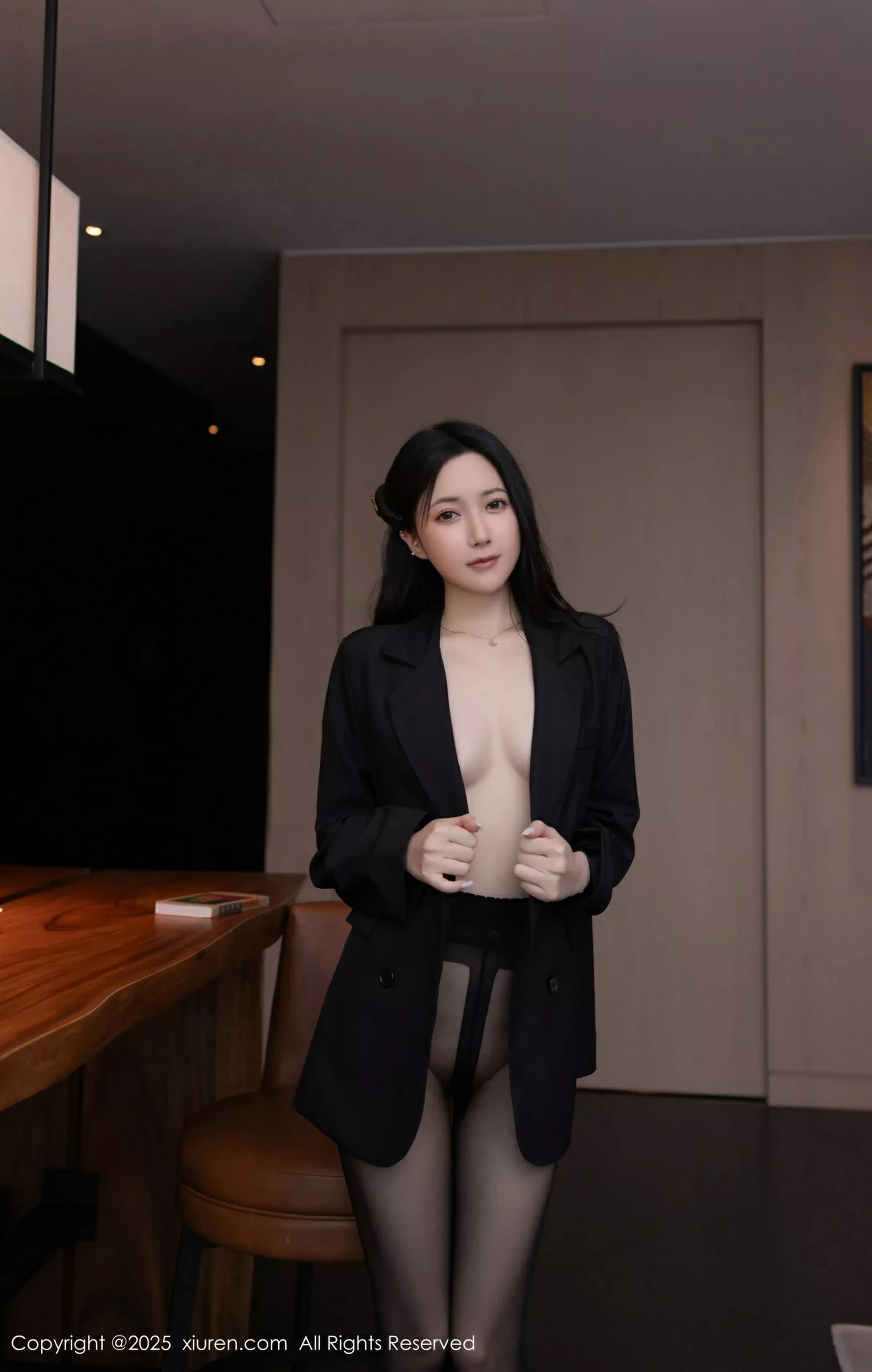 鱼子酱Fish蓝色T恤配黑短裙露超薄黑丝秀曼妙身材绝美写真 第 93 张