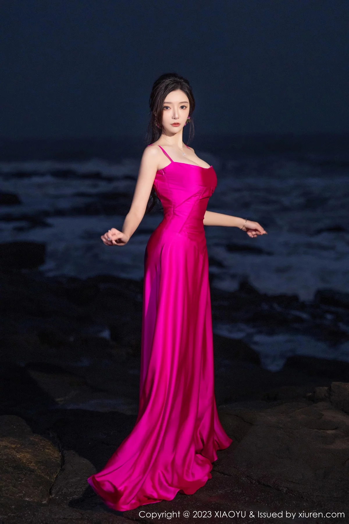 王馨瑶yanni红色吊带连衣长裙+黑色蕾丝情趣服迷人绝美写真 第 20 张