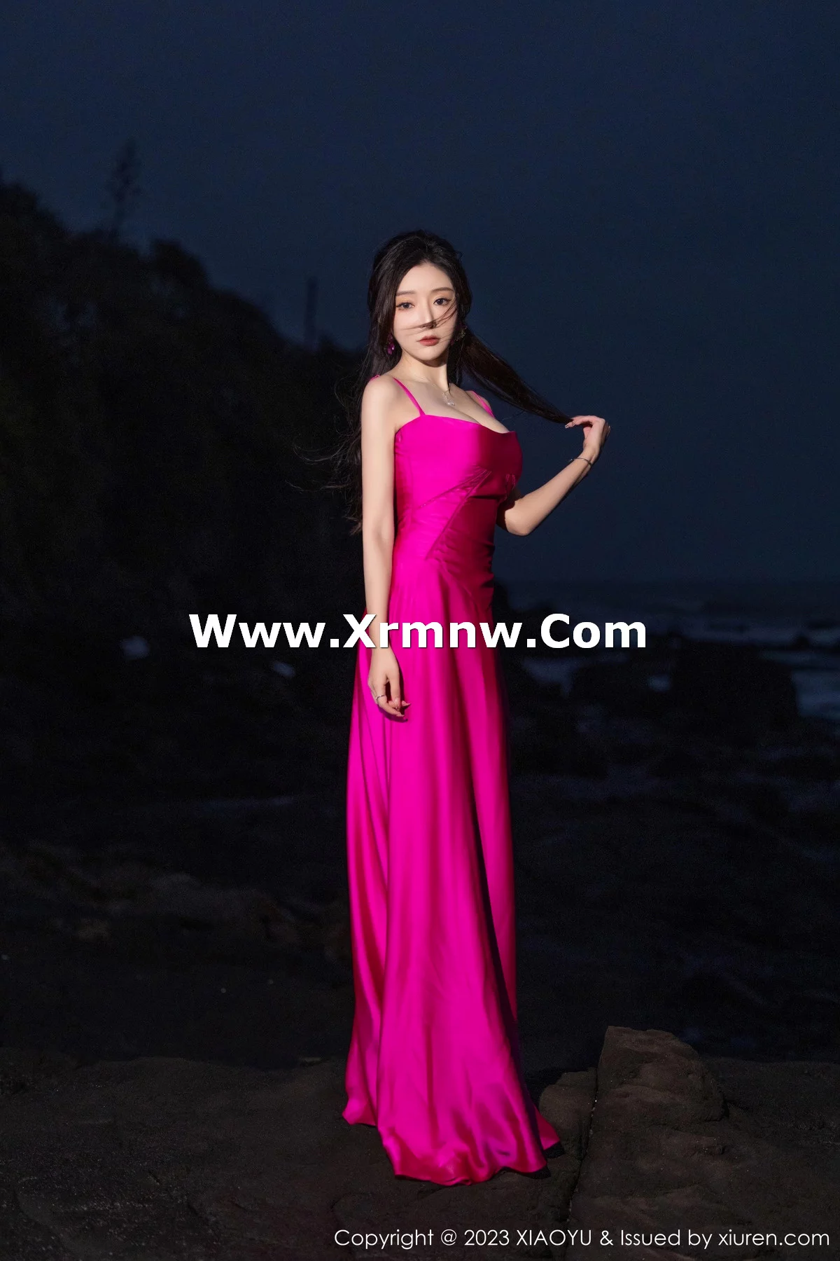 王馨瑶yanni红色吊带连衣长裙+黑色蕾丝情趣服迷人绝美写真 第 22 张