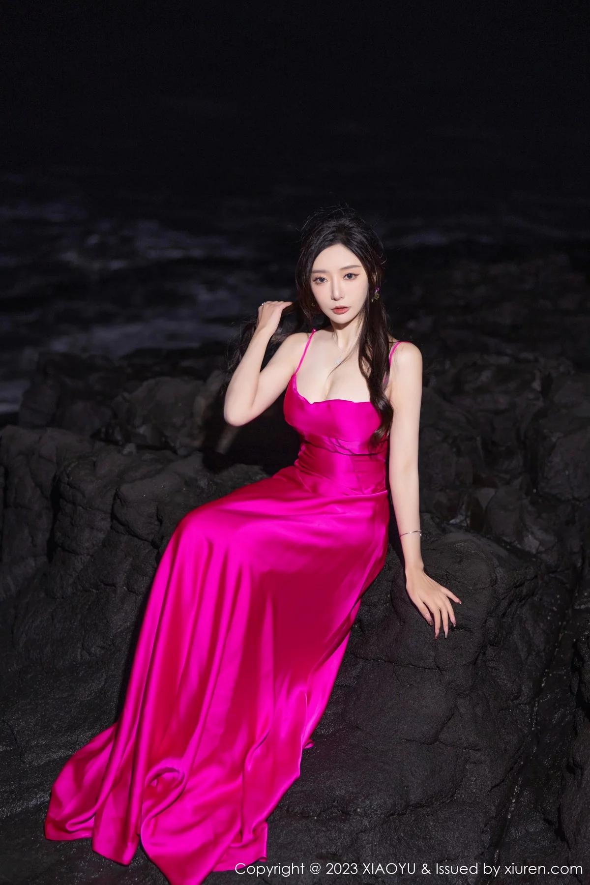 王馨瑶yanni红色吊带连衣长裙+黑色蕾丝情趣服迷人绝美写真 第 26 张