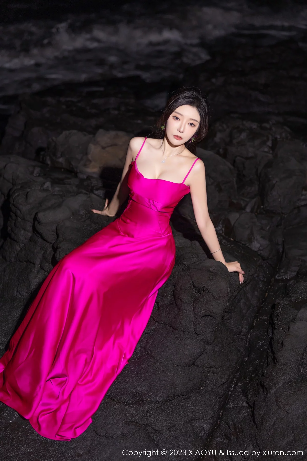 王馨瑶yanni红色吊带连衣长裙+黑色蕾丝情趣服迷人绝美写真 第 28 张