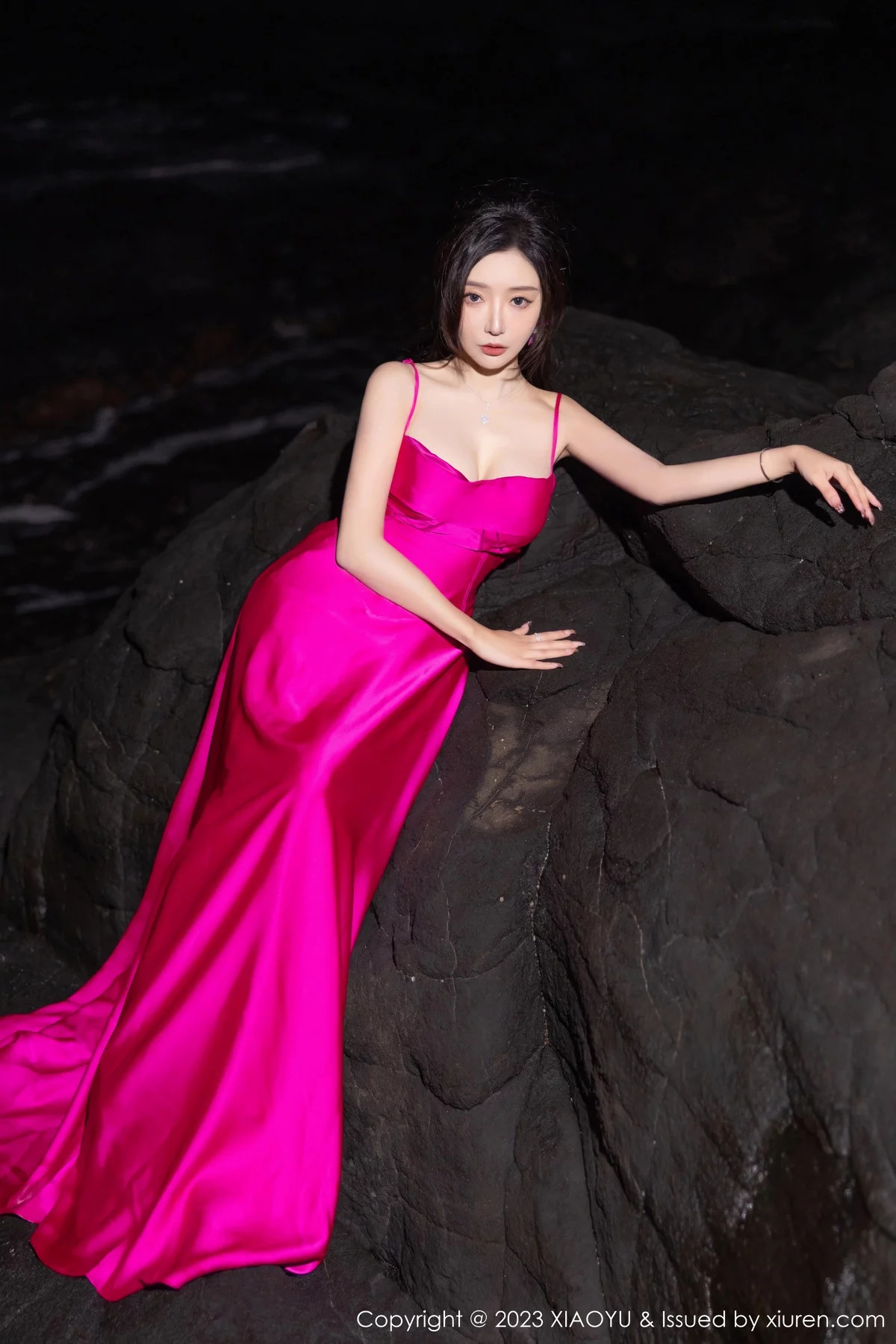 王馨瑶yanni红色吊带连衣长裙+黑色蕾丝情趣服迷人绝美写真 第 32 张